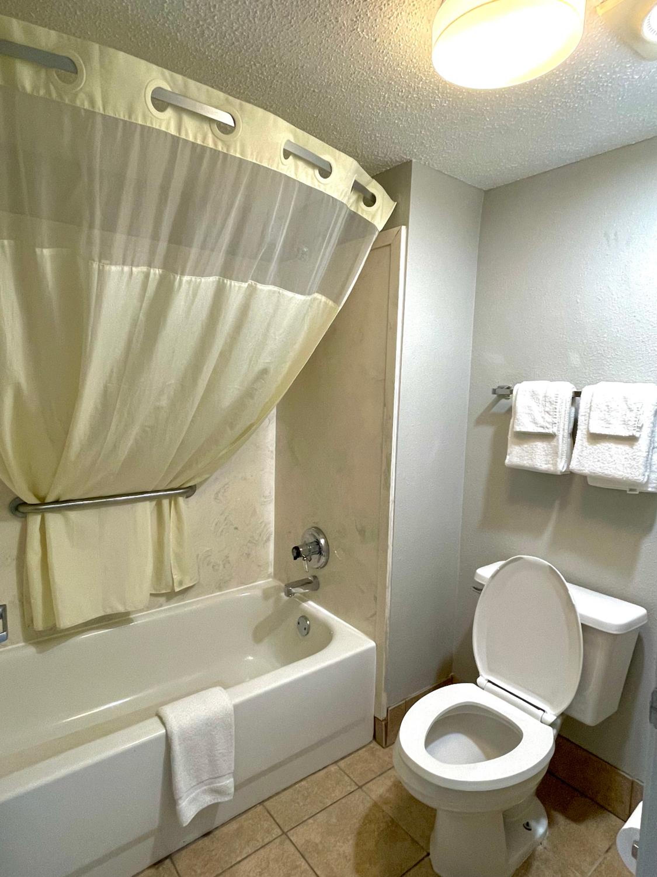 Double Room with Two Double Beds - Smoking - Photo 3