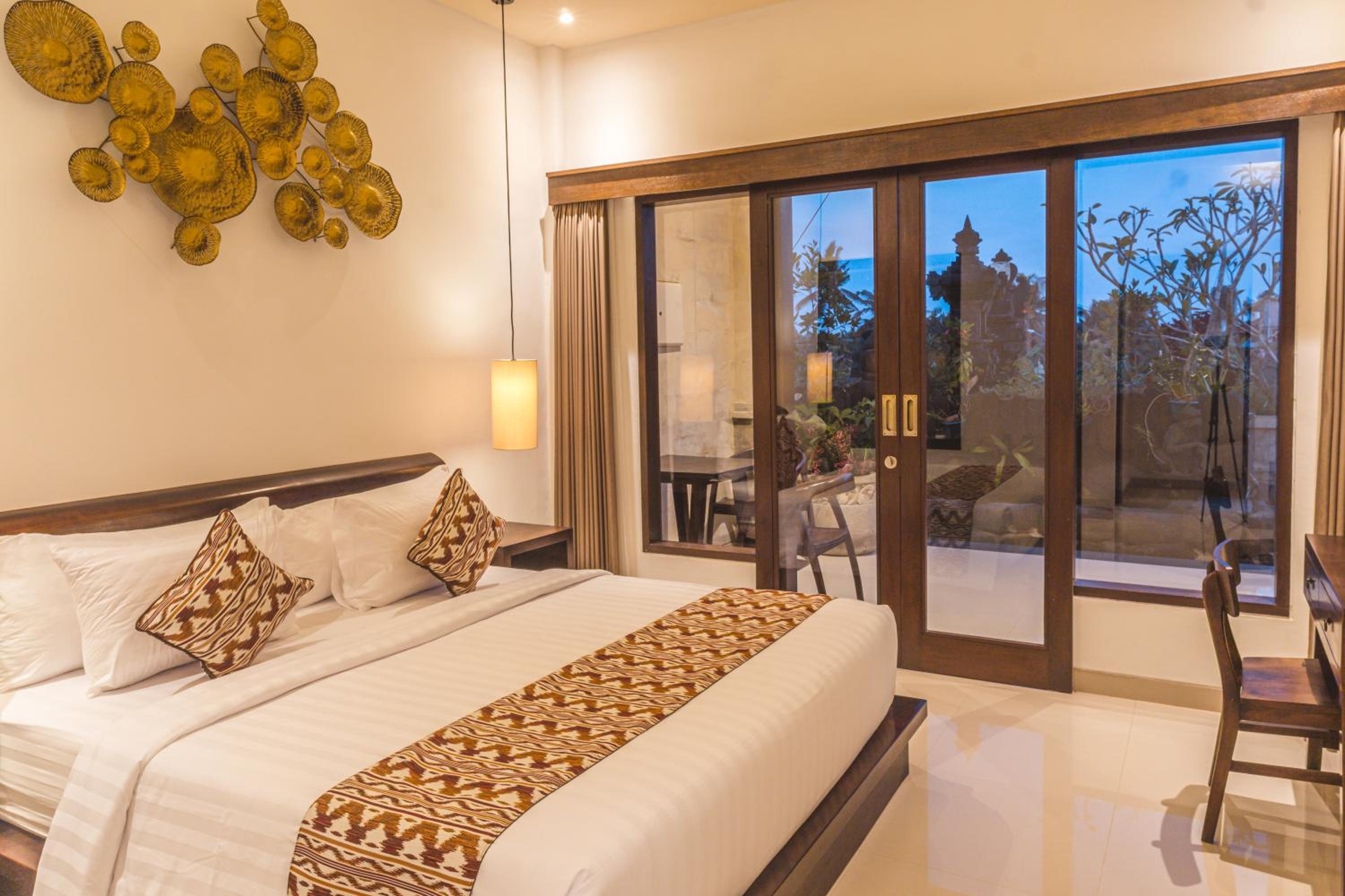 Double Room with Pool View - Photo 15