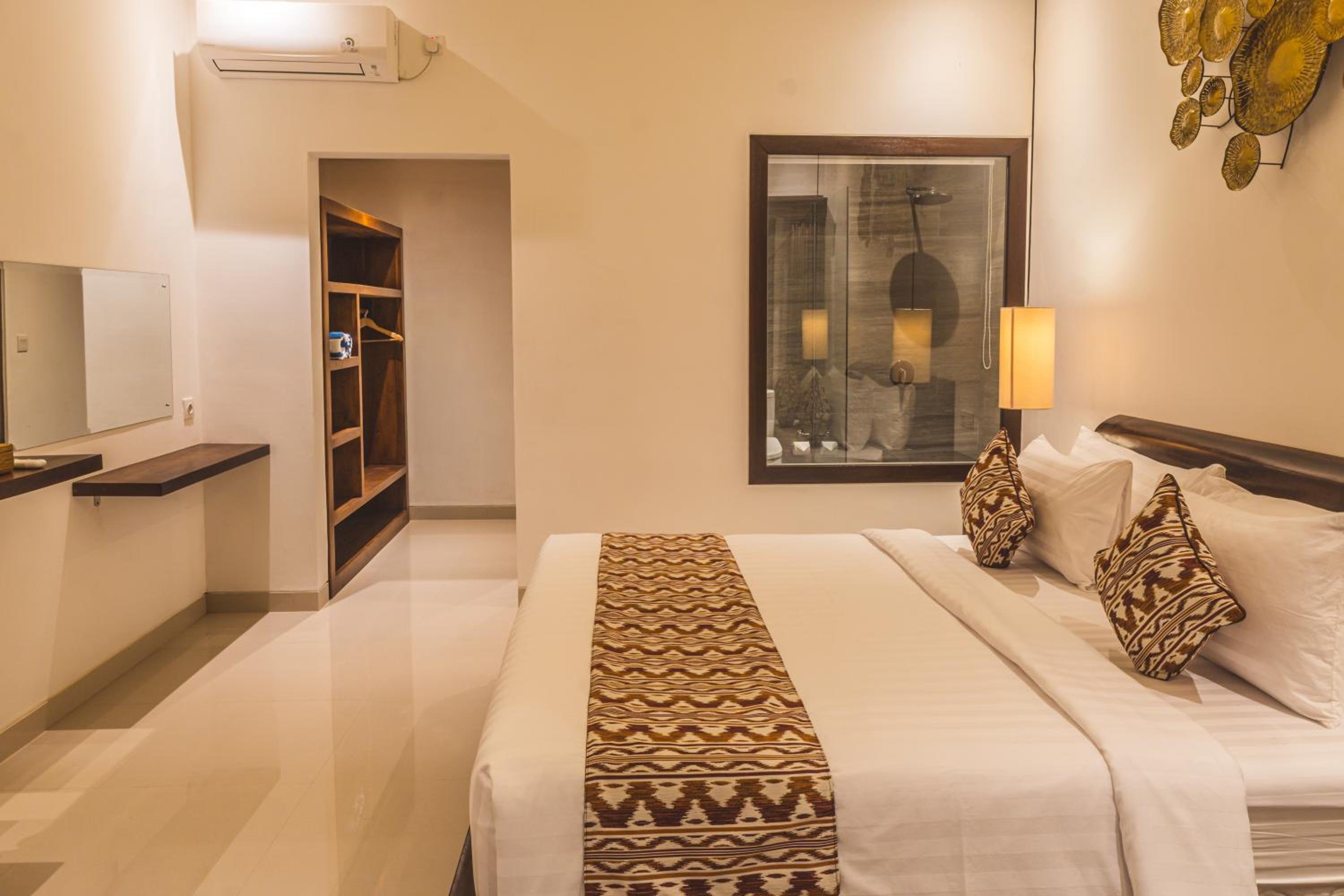 Double Room with Pool View - Photo 14