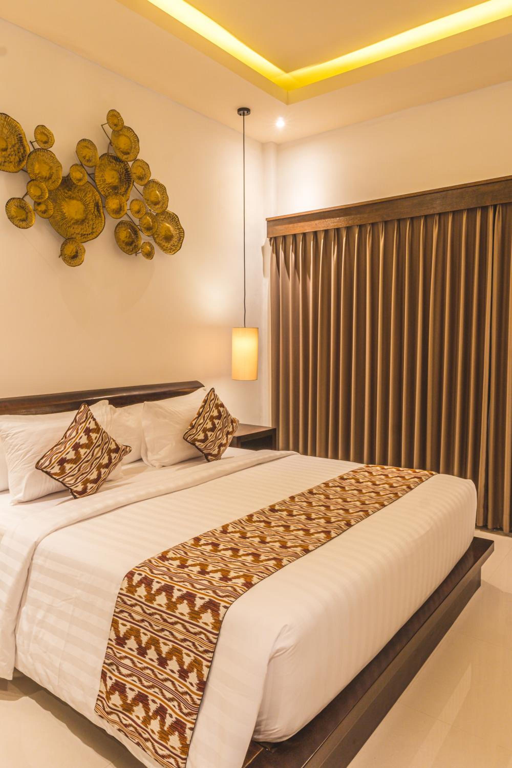 Double Room with Pool View - Photo 1