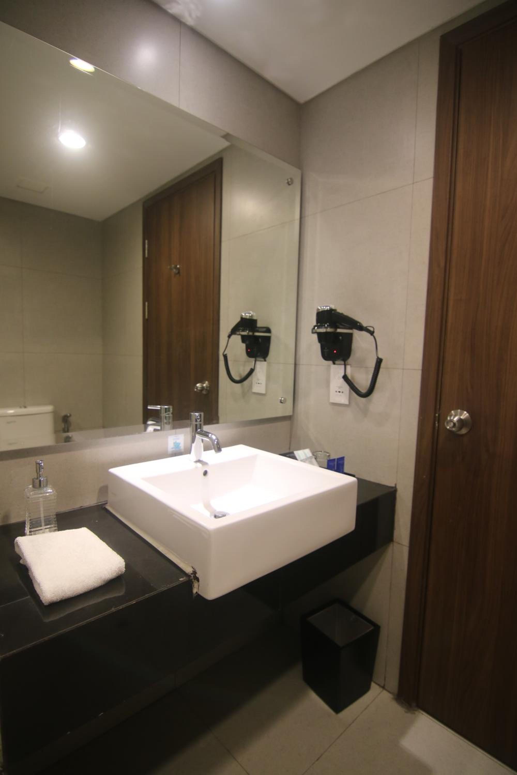 Deluxe Twin Room - Smoking photo 2