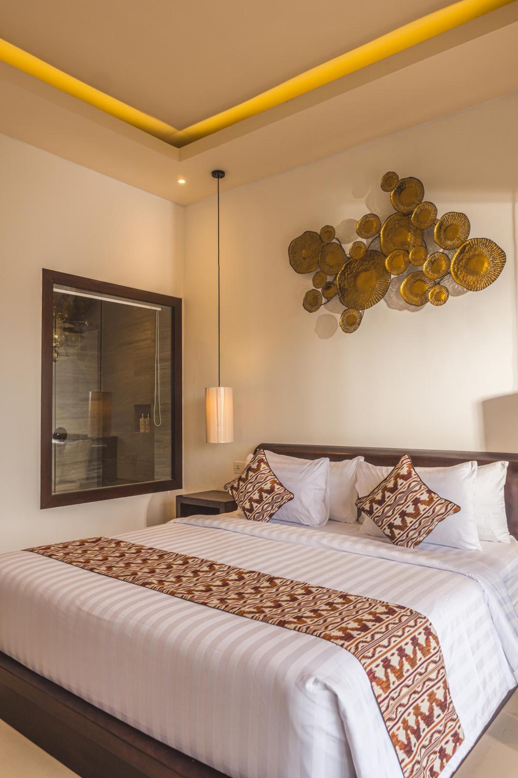 Double Room with Pool View - Photo 11