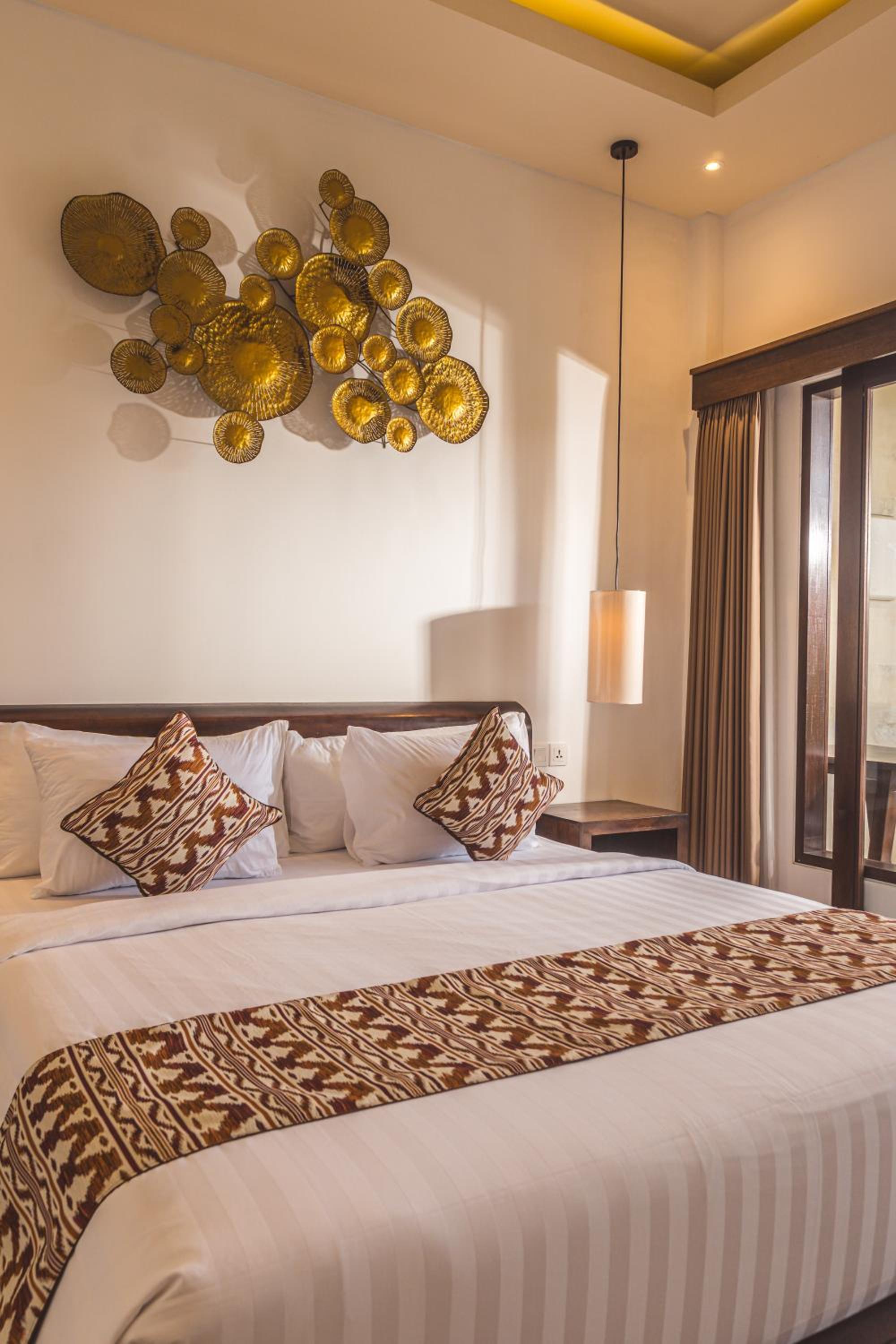 Double Room with Pool View - Photo 7