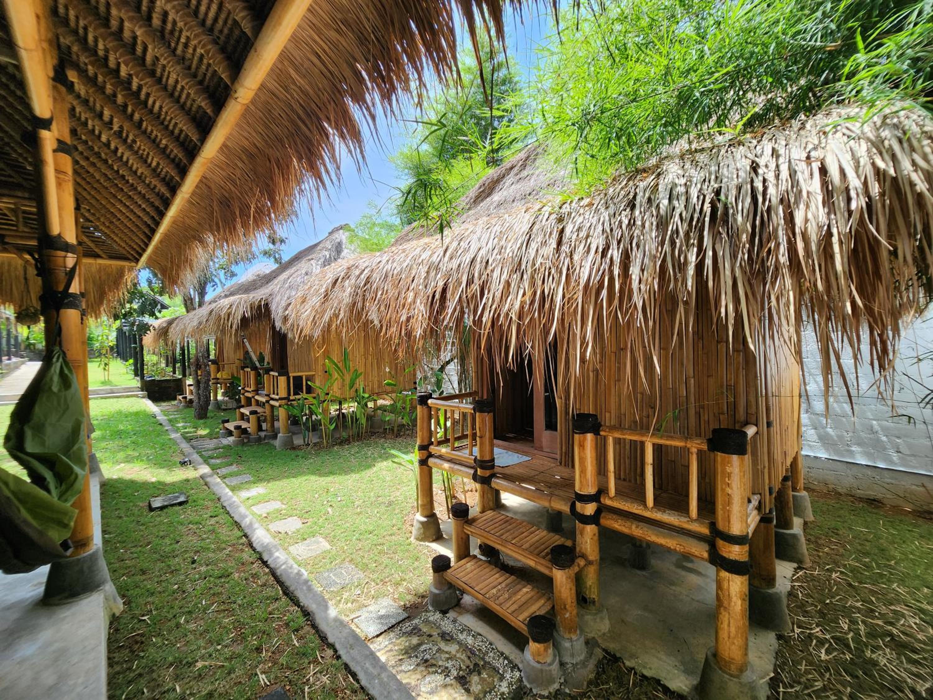 Bamboo Hut with Shared Bathroom photo 3
