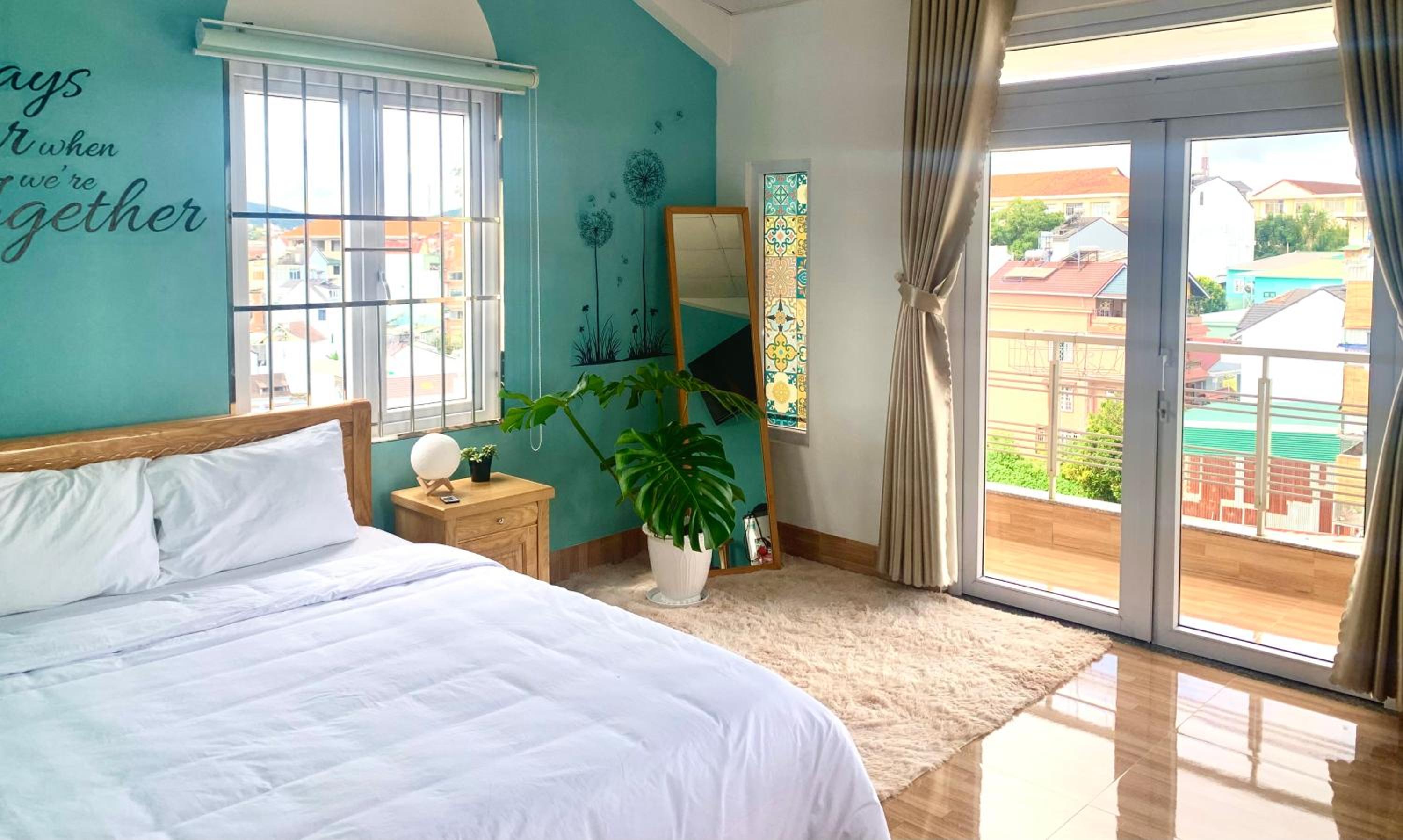 Queen Room with Balcony photo 1