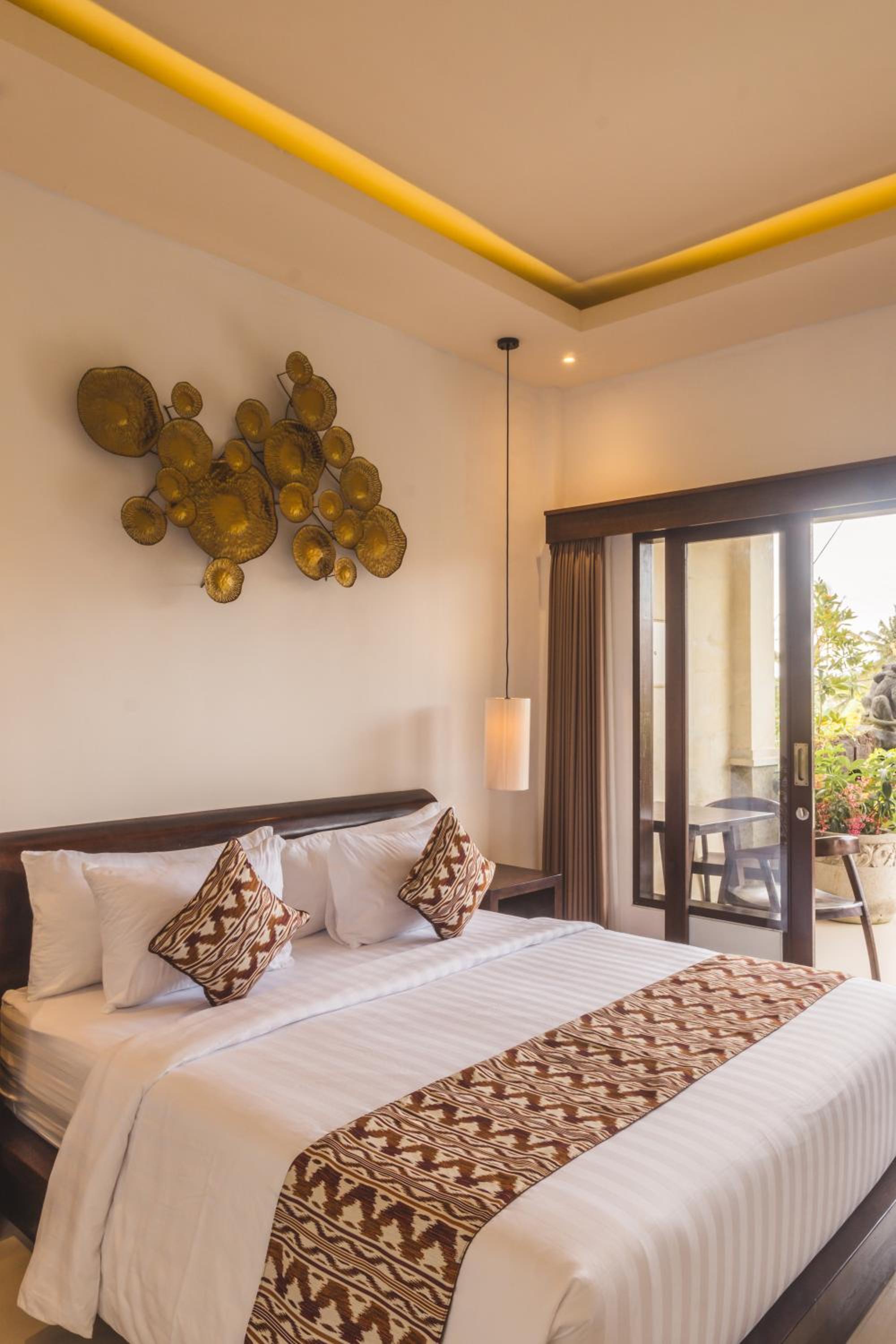 Double Room with Pool View - Photo 5