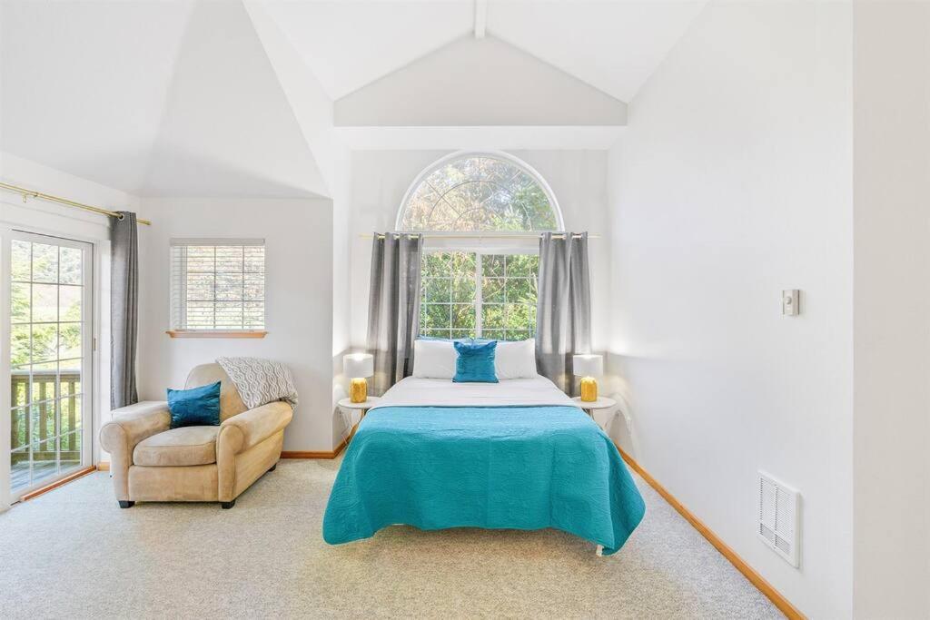 Three-Bedroom House - Photo 14