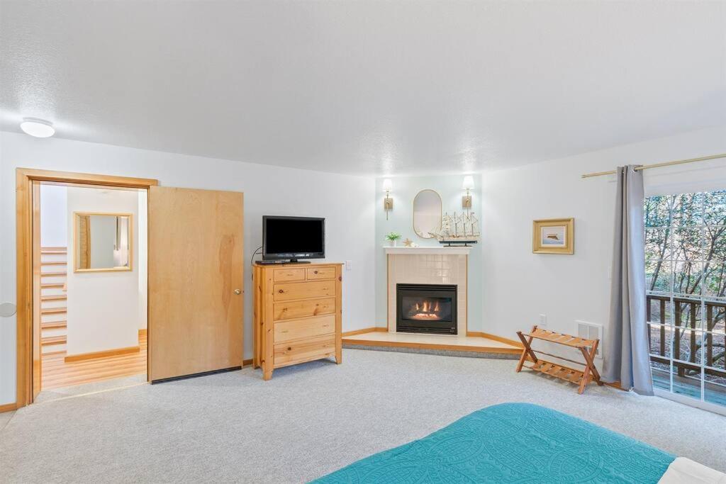 Three-Bedroom House - Photo 12