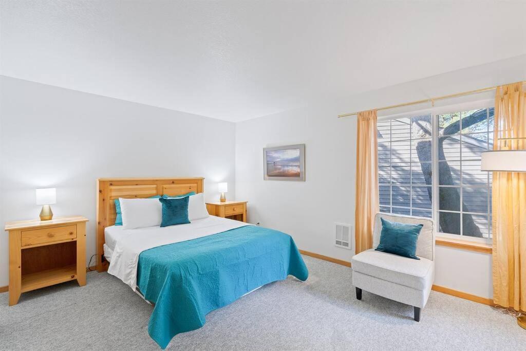 Three-Bedroom House - Photo 31