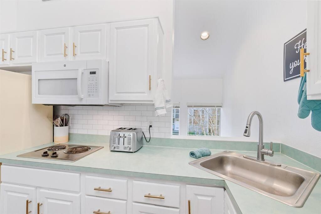 Three-Bedroom House - Photo 8