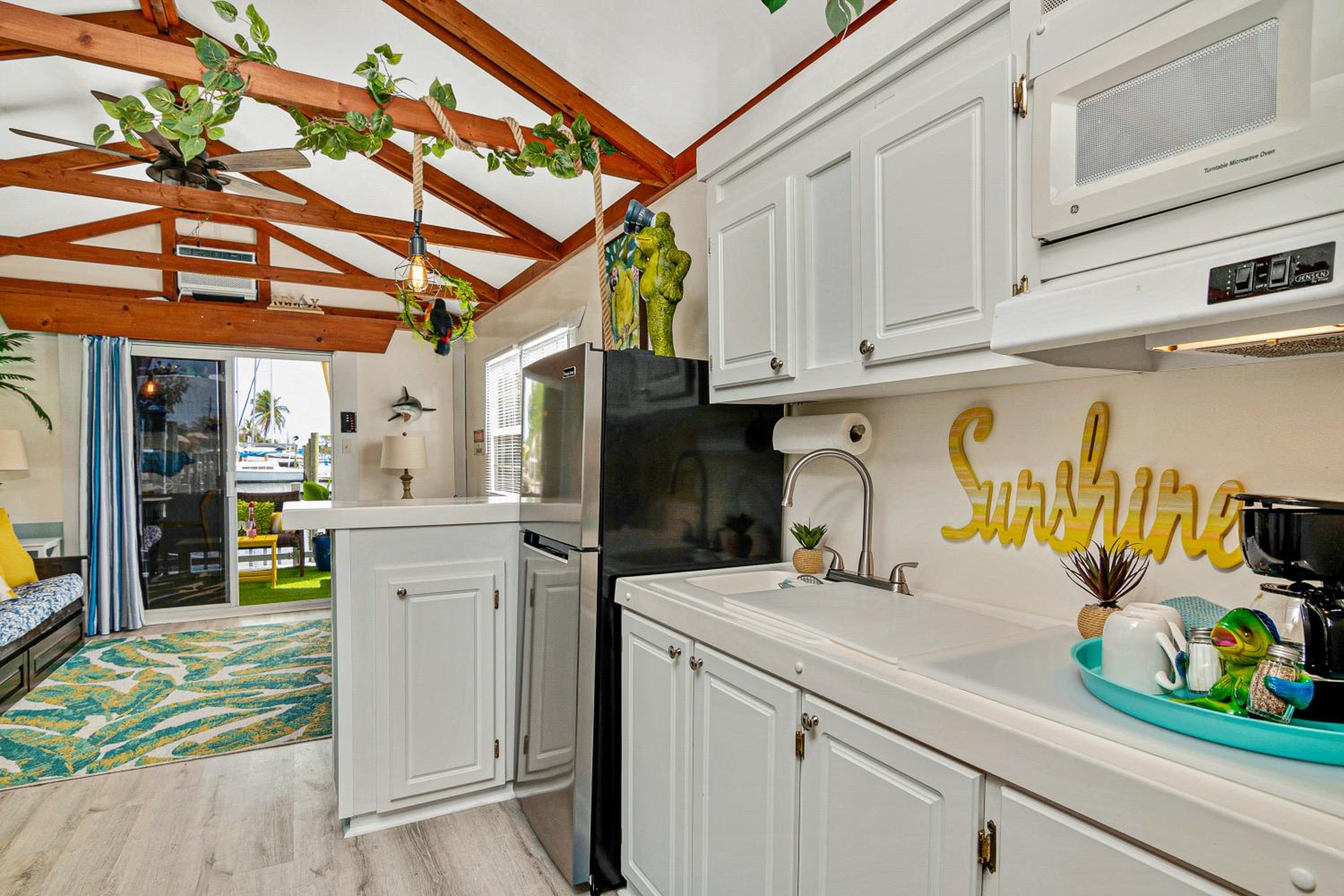 Bungalow with Sea View - Photo 3