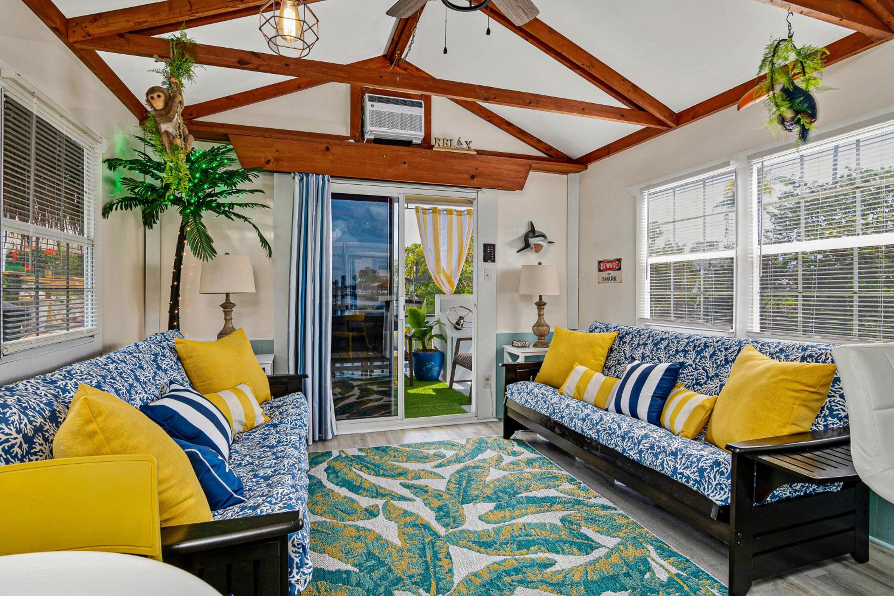 Bungalow with Sea View - Photo 1