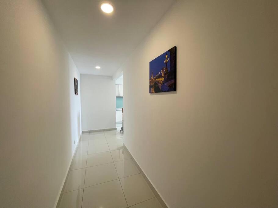 Two-Bedroom Apartment with Balcony and Sea View photo 2