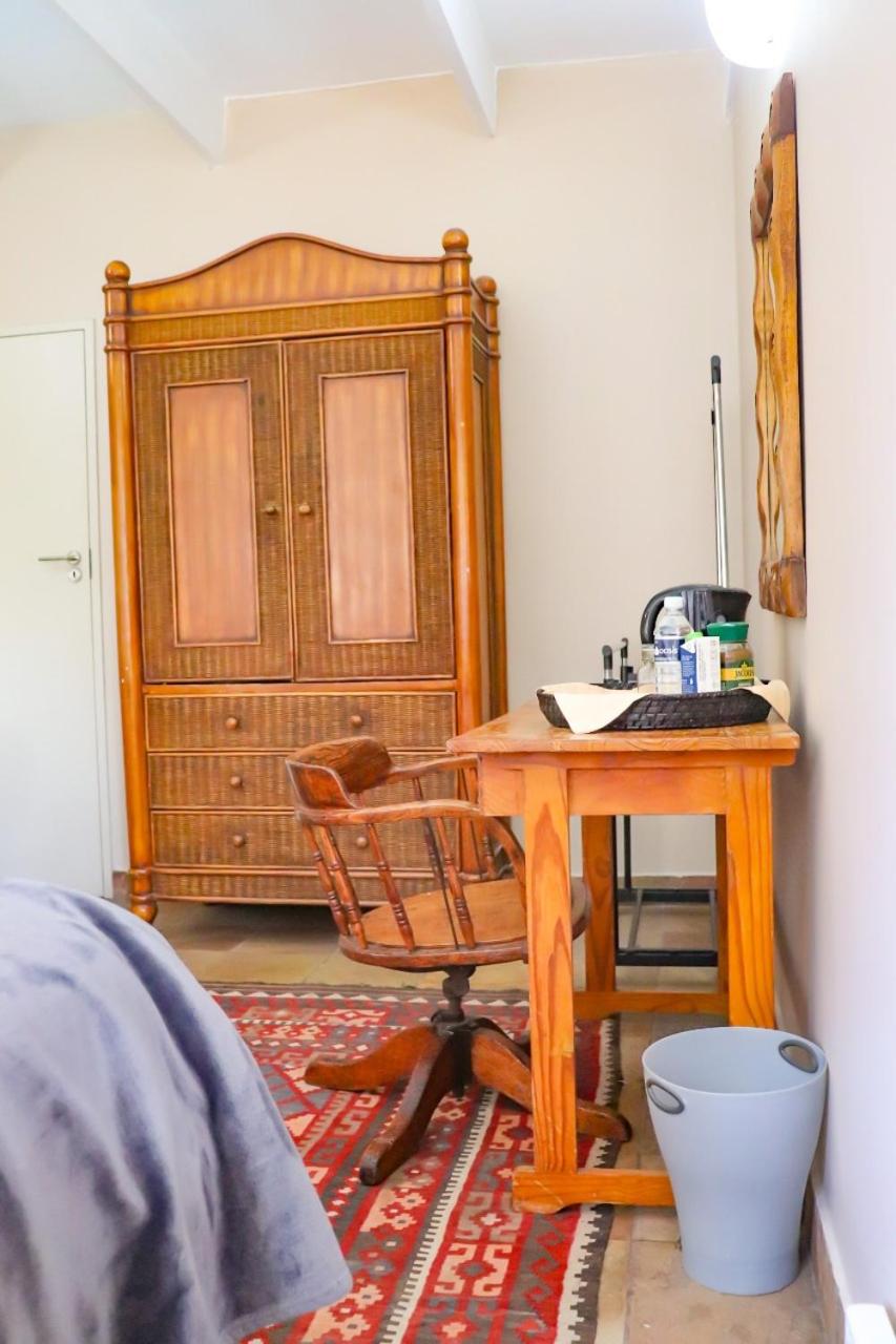 Budget Double Room - Photo 9