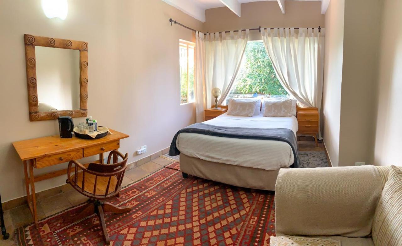 Budget Double Room - Photo 10