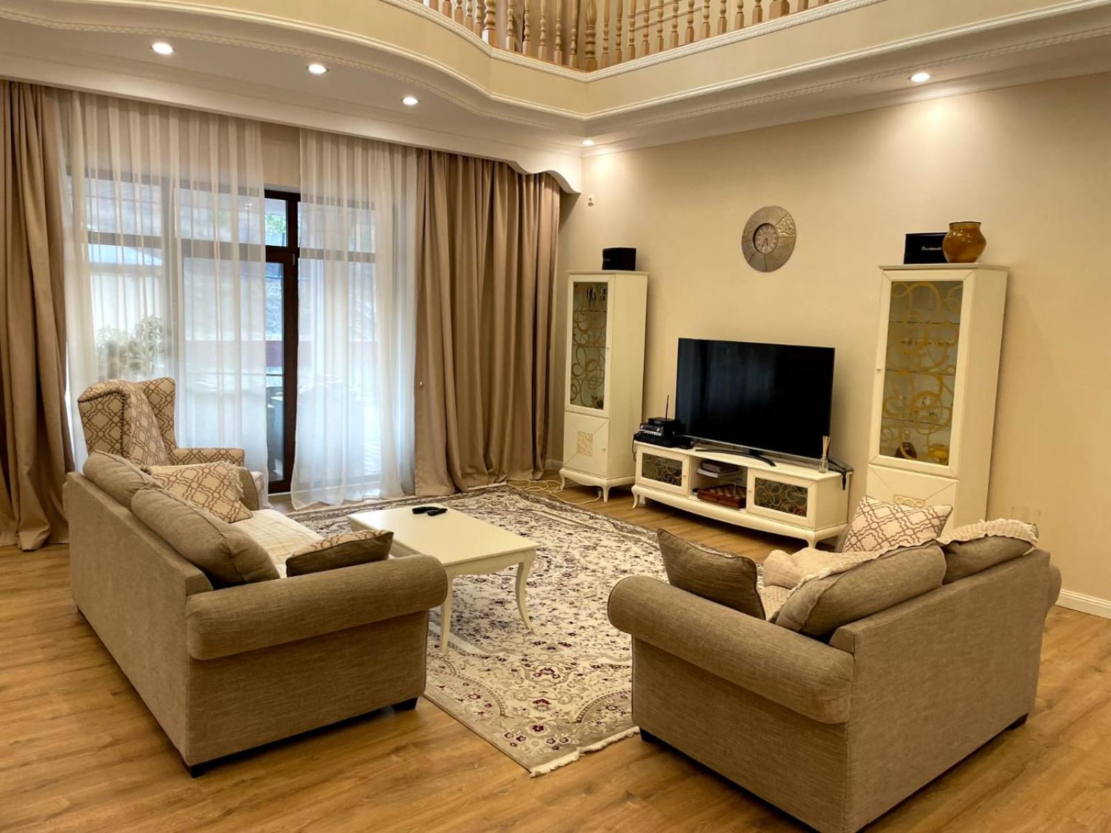 Three-Bedroom House photo 3