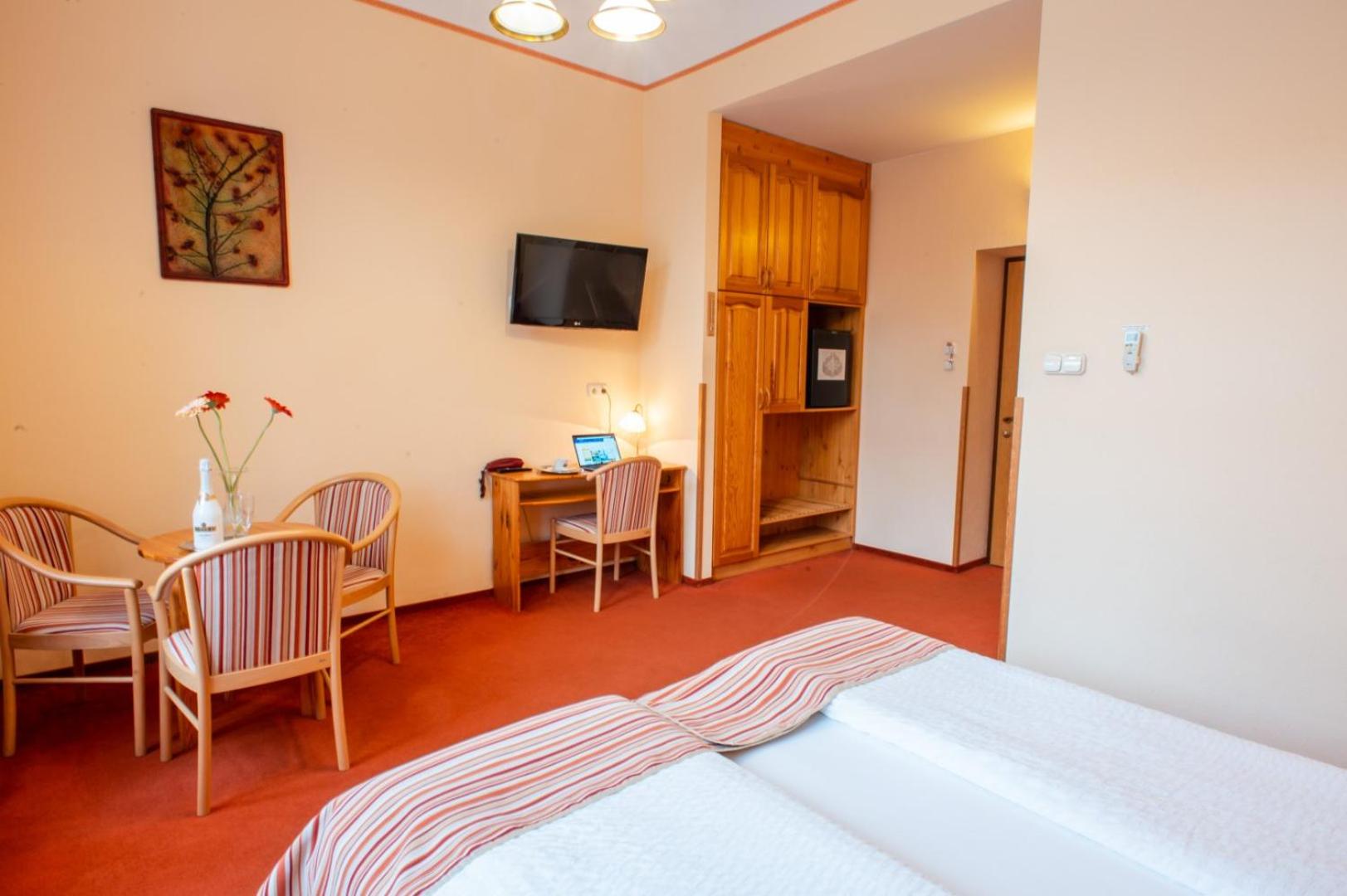 Double or Twin Room - Photo 2