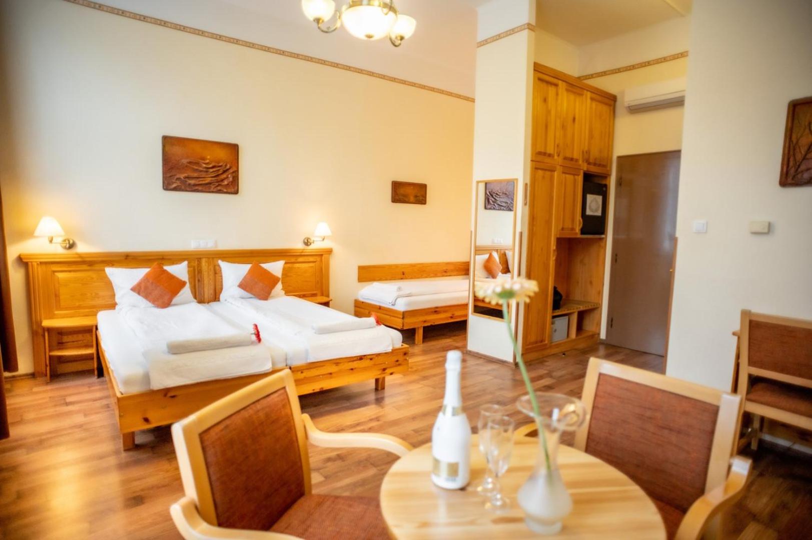 Triple Room - Photo 33