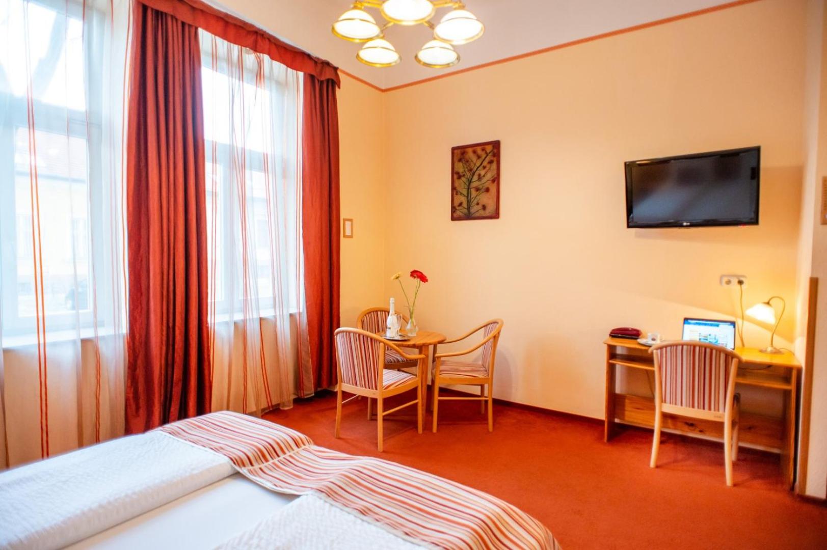 Double or Twin Room - Photo 18