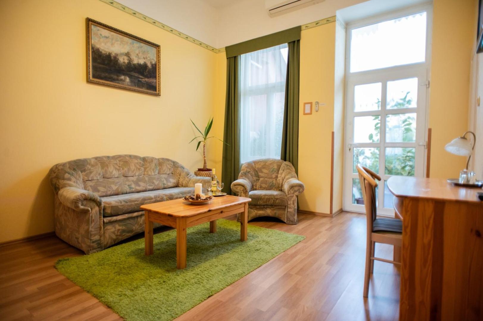 One-Bedroom Suite - Photo 15