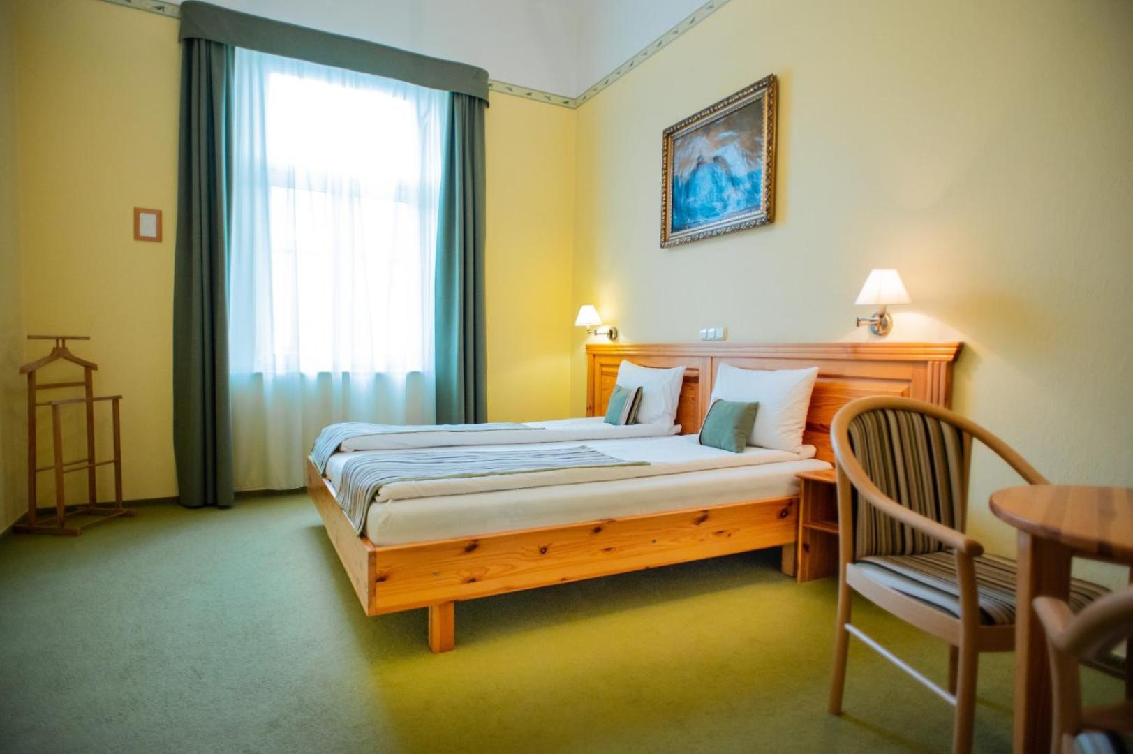 One-Bedroom Suite - Photo 13