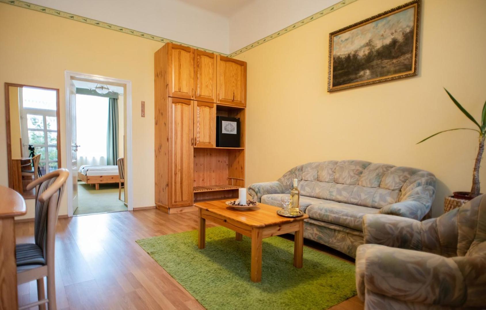 One-Bedroom Suite - Photo 12