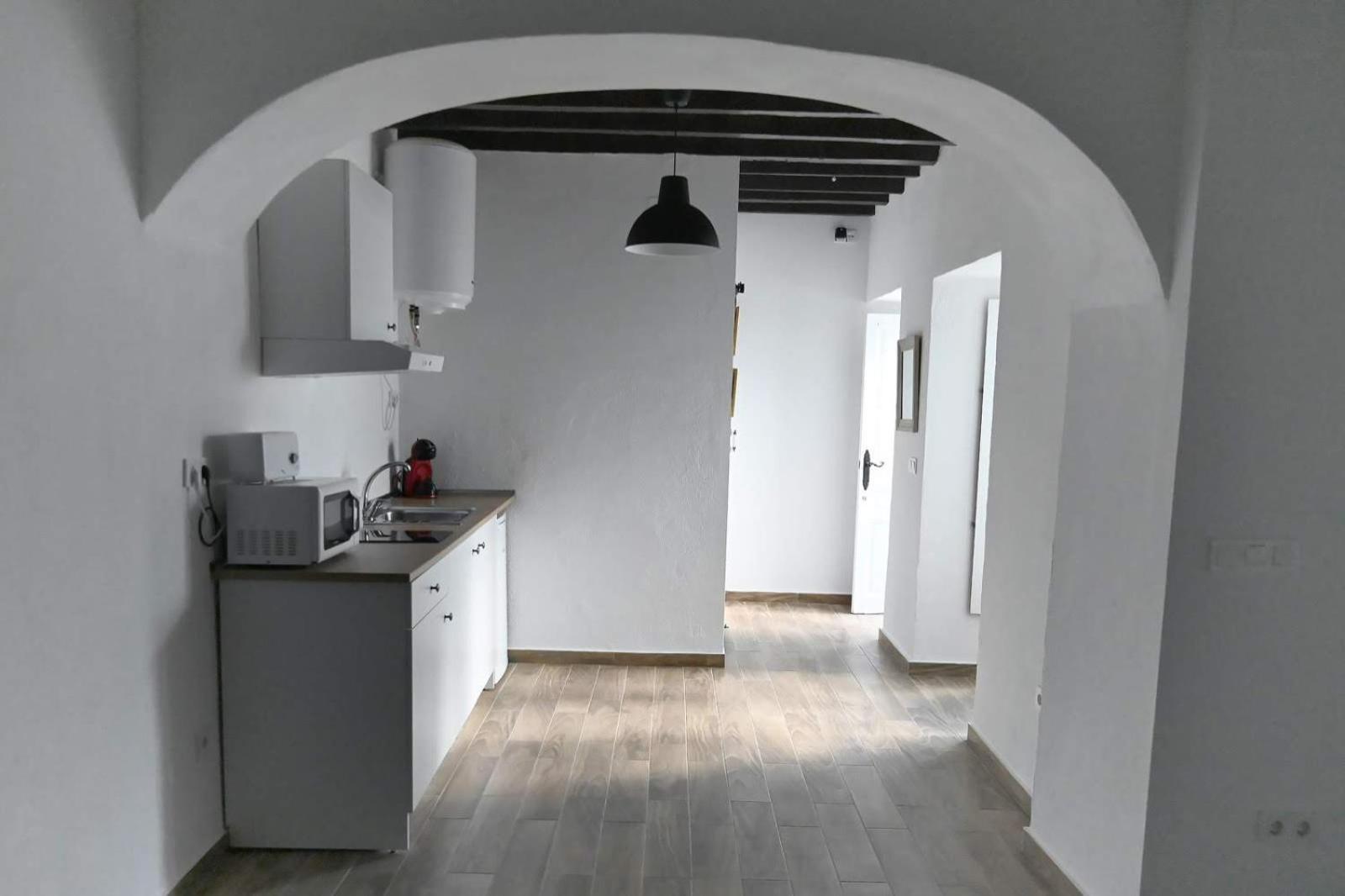 One-Bedroom Apartment photo 2