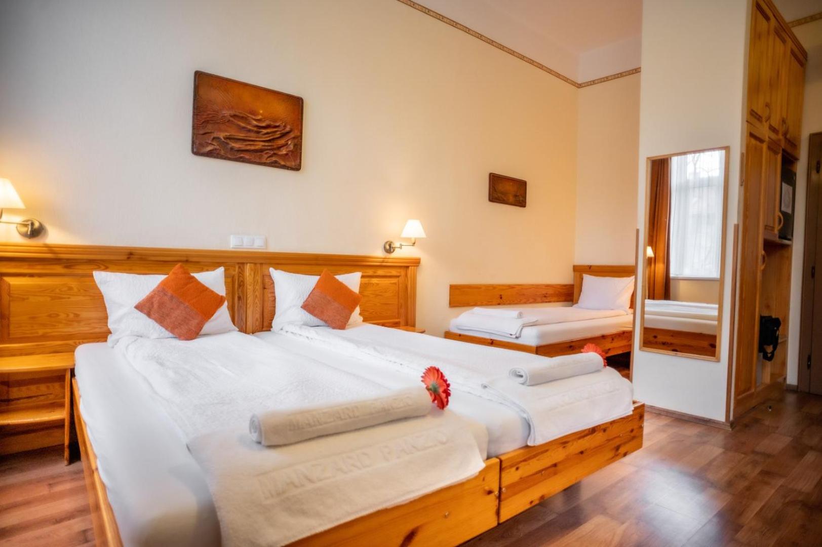 Triple Room - Photo 12