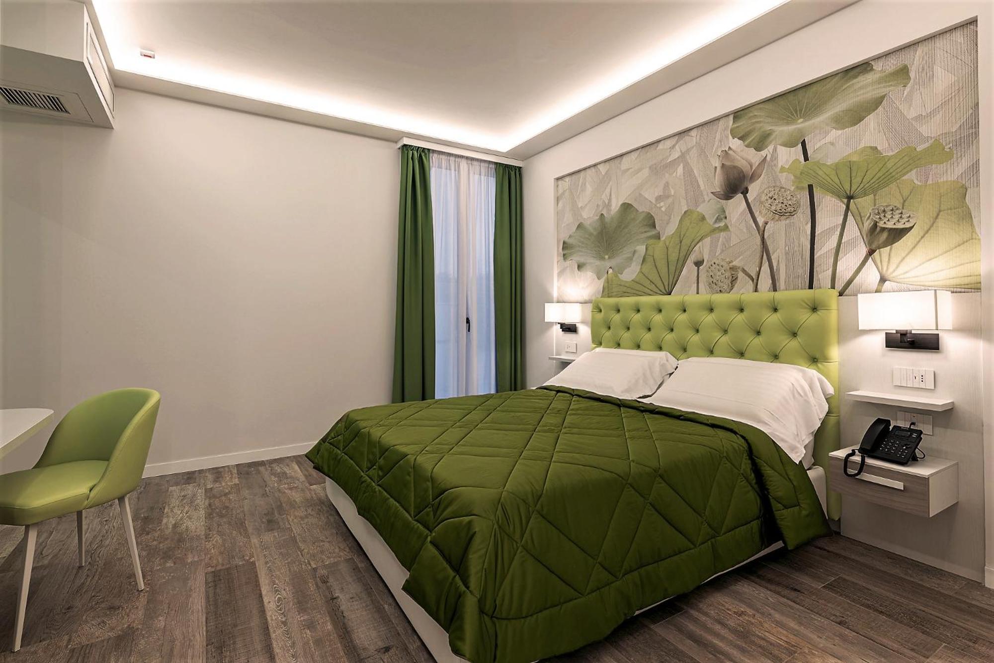 King Room with Roll-In Shower - Disability Access - Photo 7