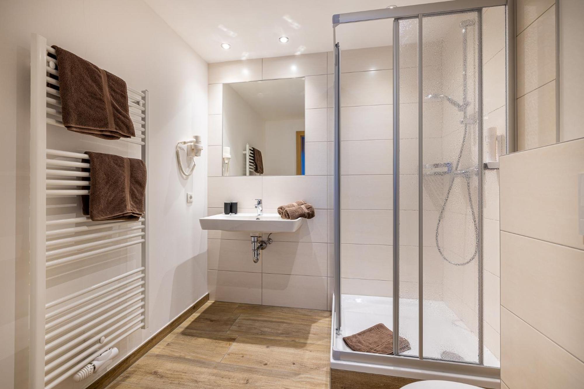 Deluxe Double Room with Balcony - Photo 3