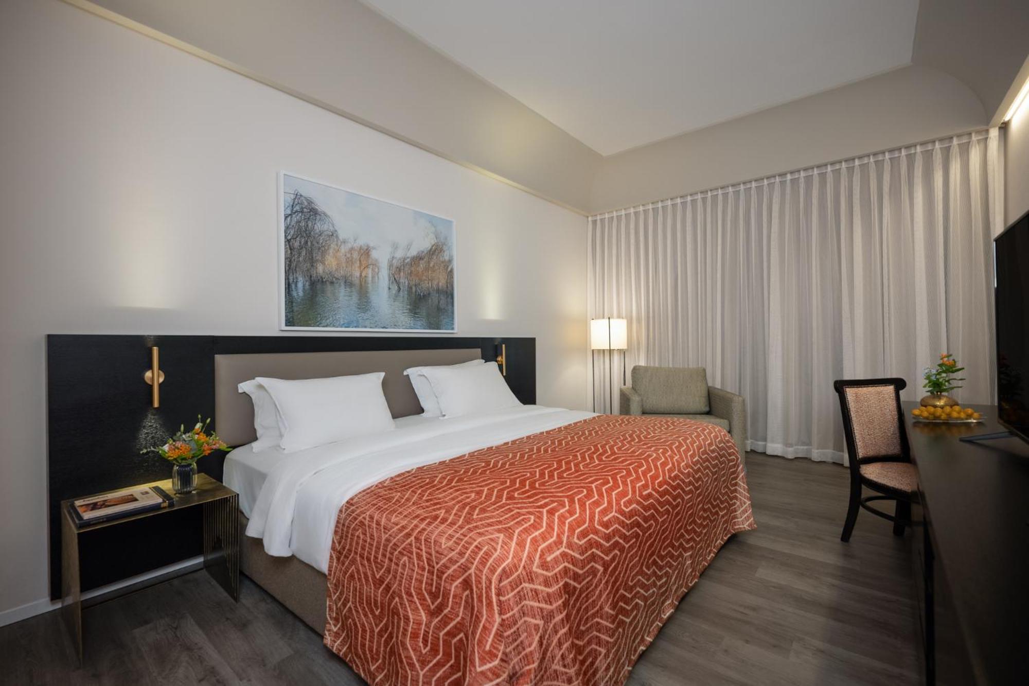 Deluxe Triple Room (2 Adults + 1 Child) - Photo 1