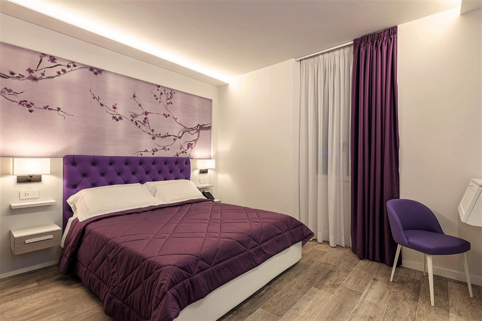 Deluxe King Room - Photo 1