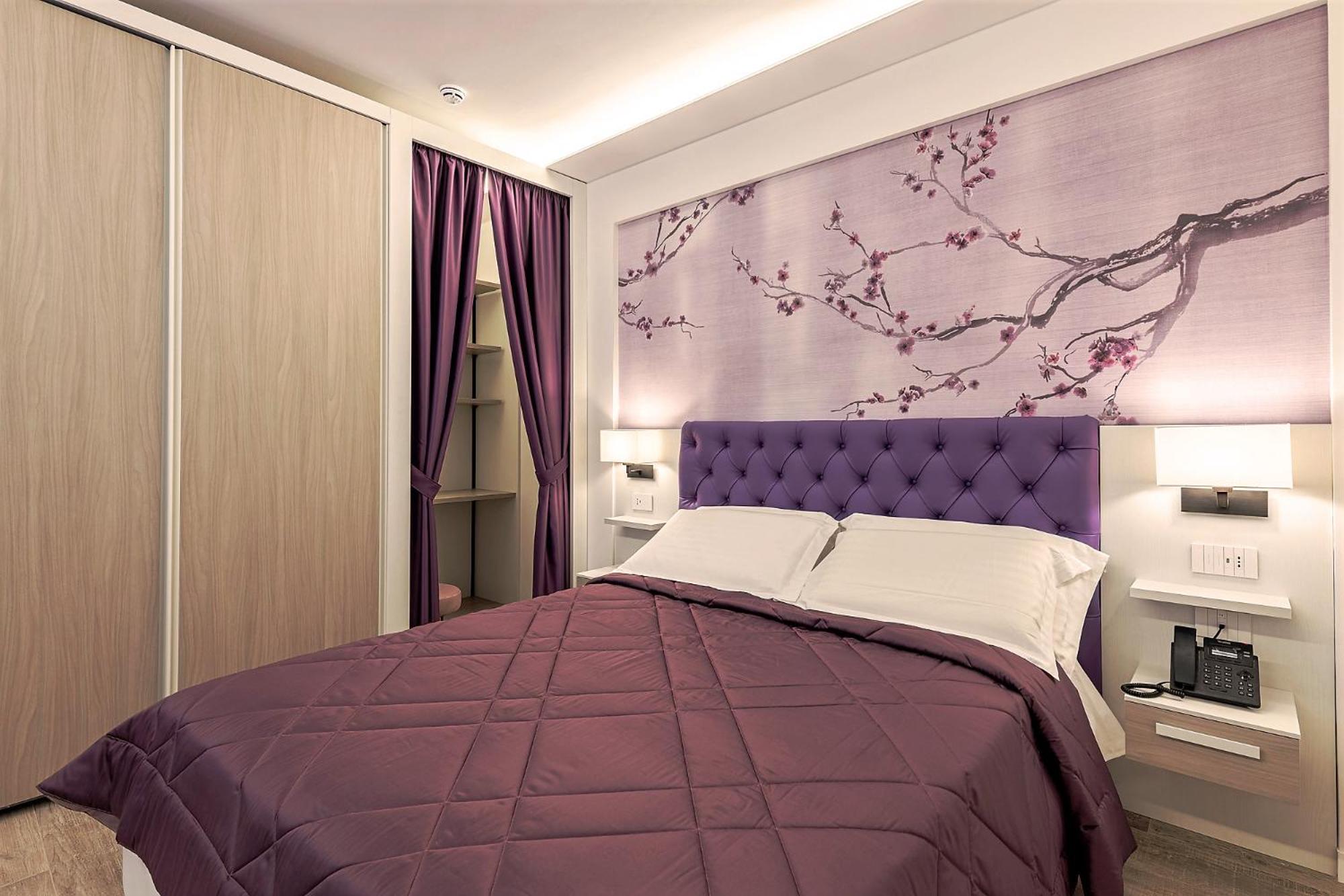 Deluxe King Room - Photo 7