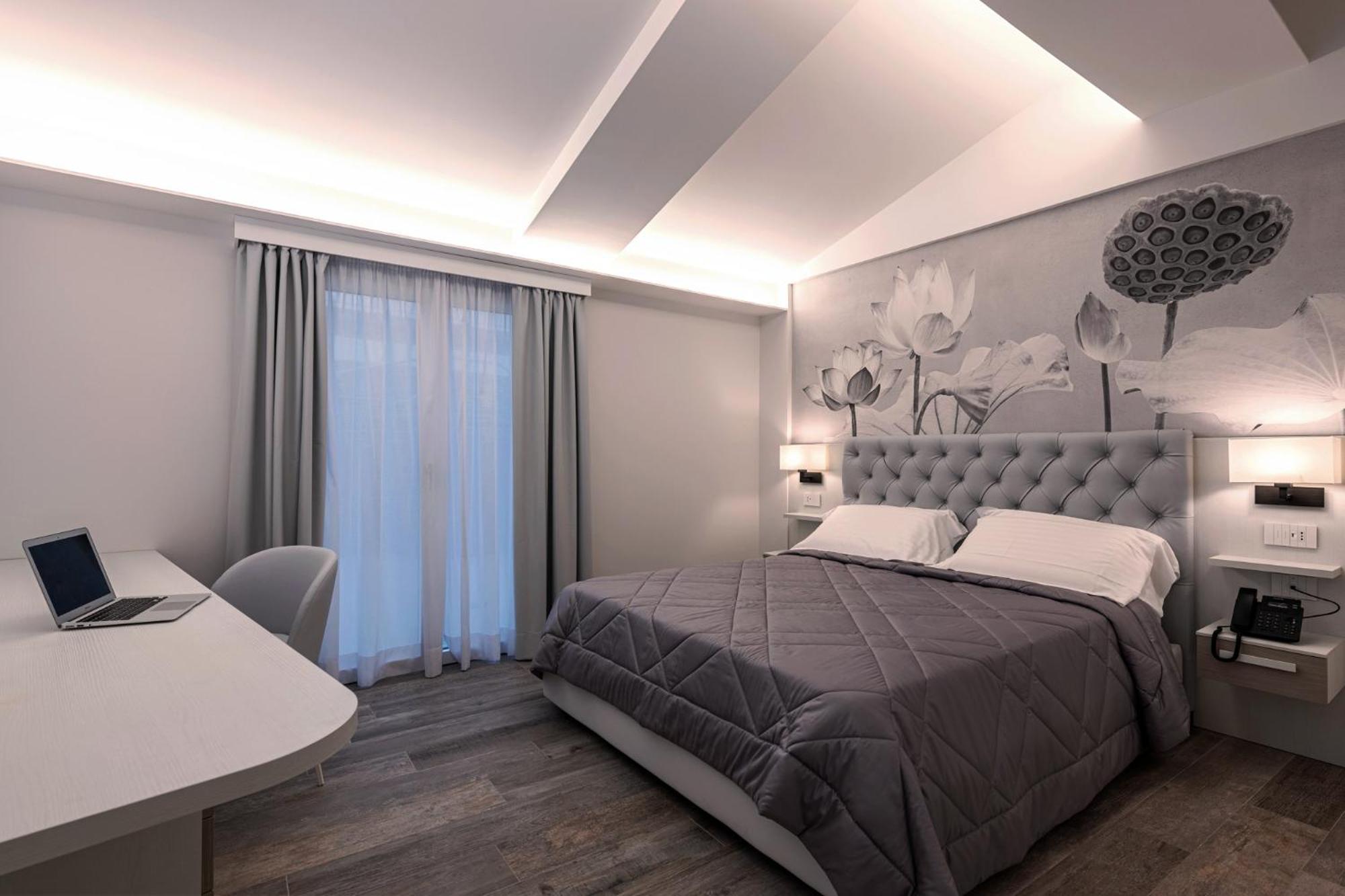 Deluxe King Room - Photo 5