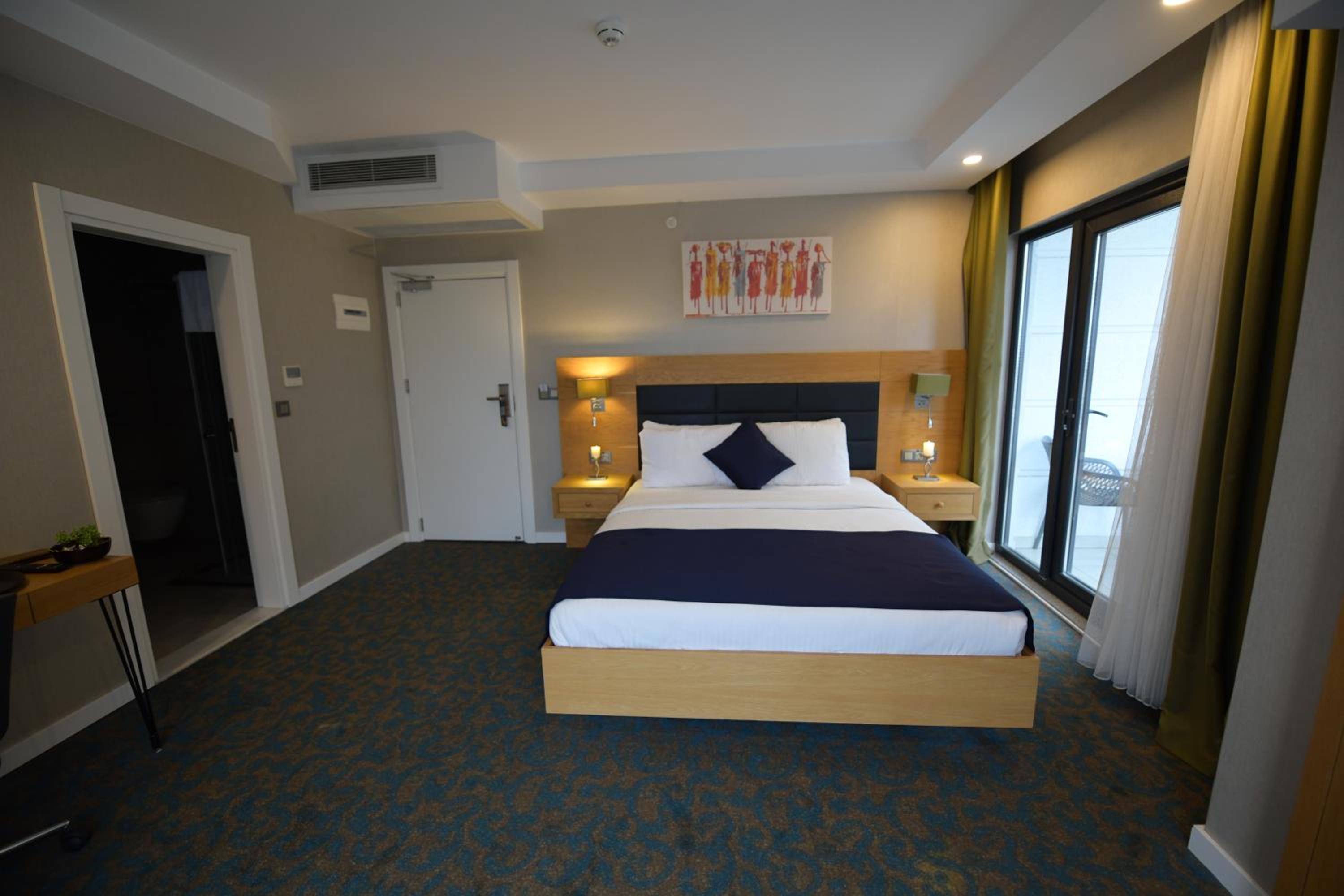 Deluxe Double Room With Side Sea View