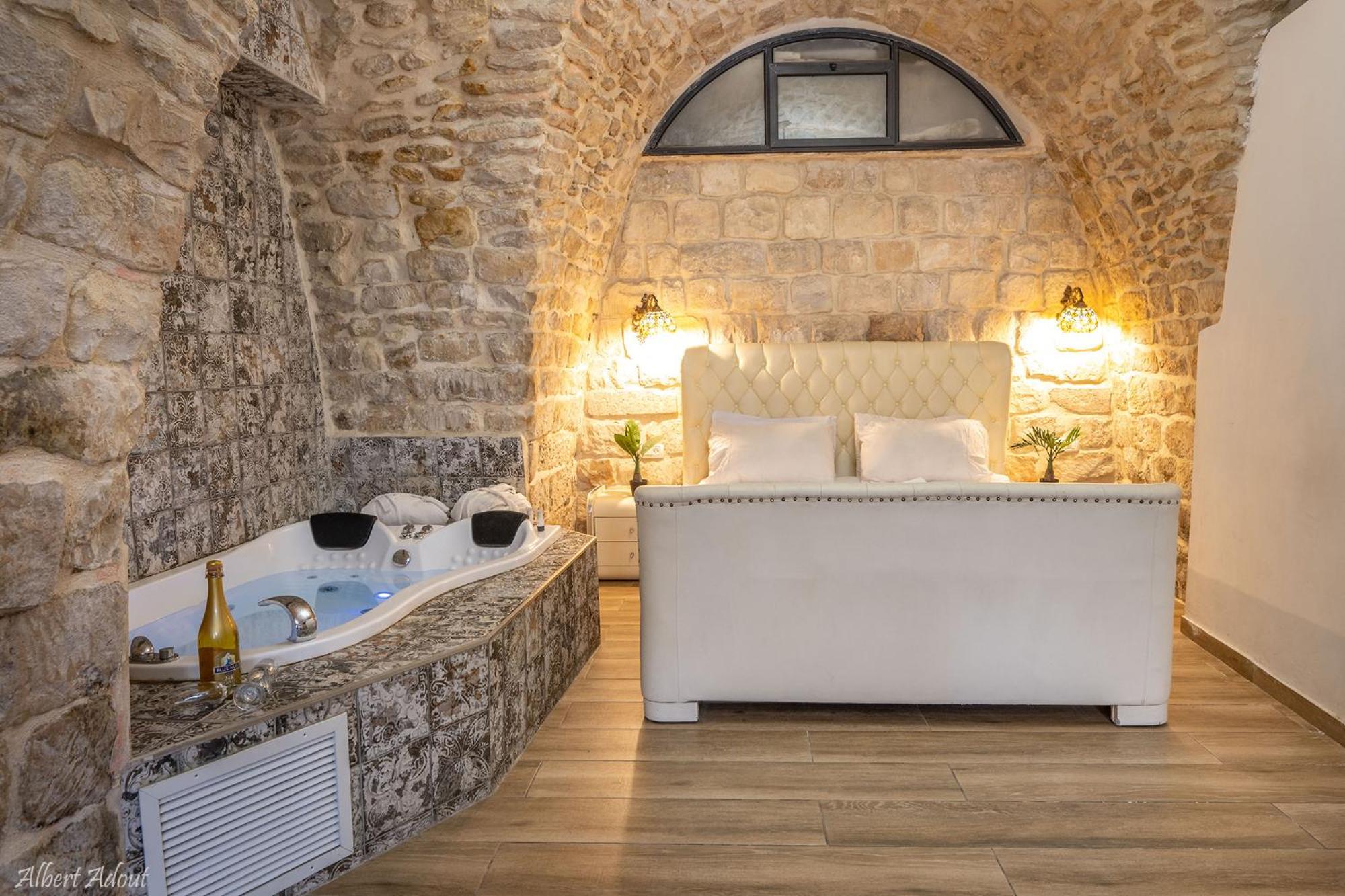 Deluxe Suite with Spa Bath - Photo 1
