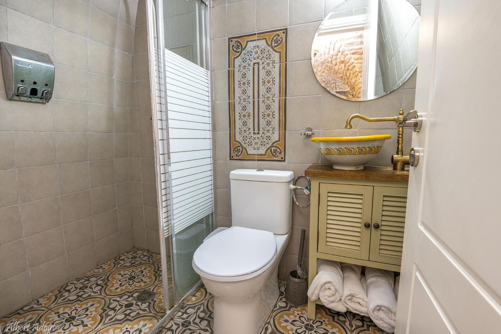 Deluxe Suite with Spa Bath - Photo 11