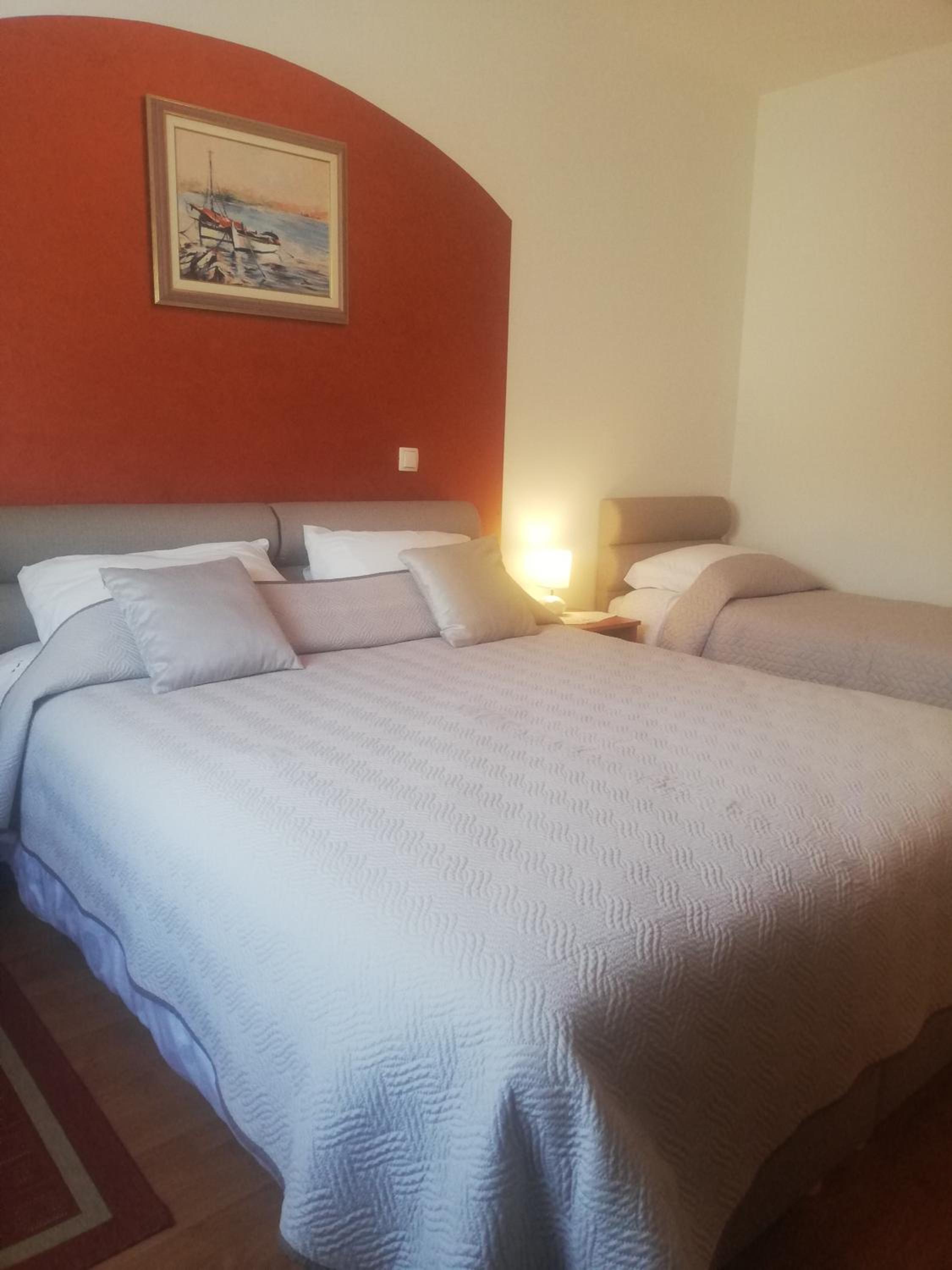 Comfort Triple Room with Shower - Photo 1