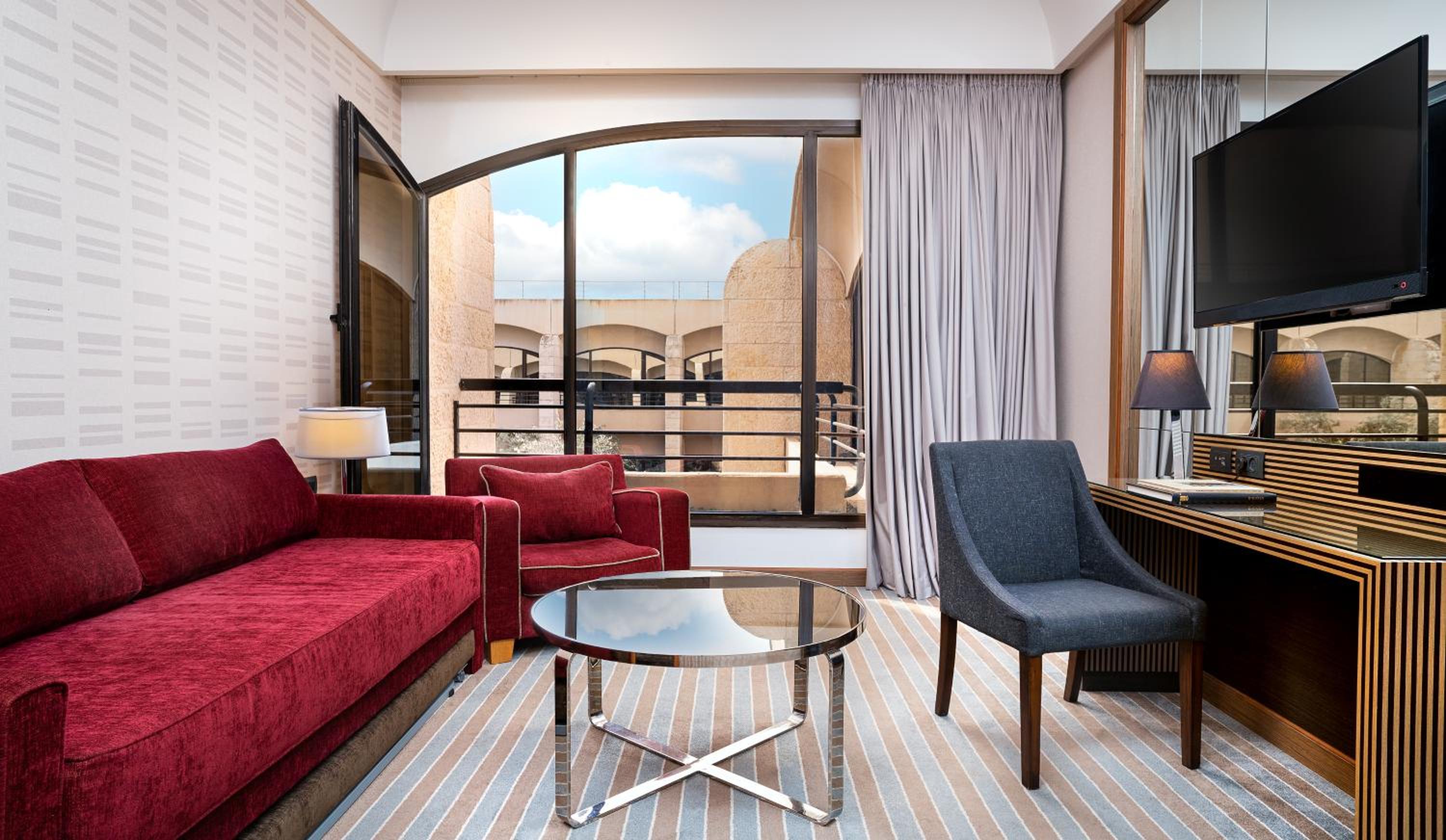 Executive Suite - Photo 1