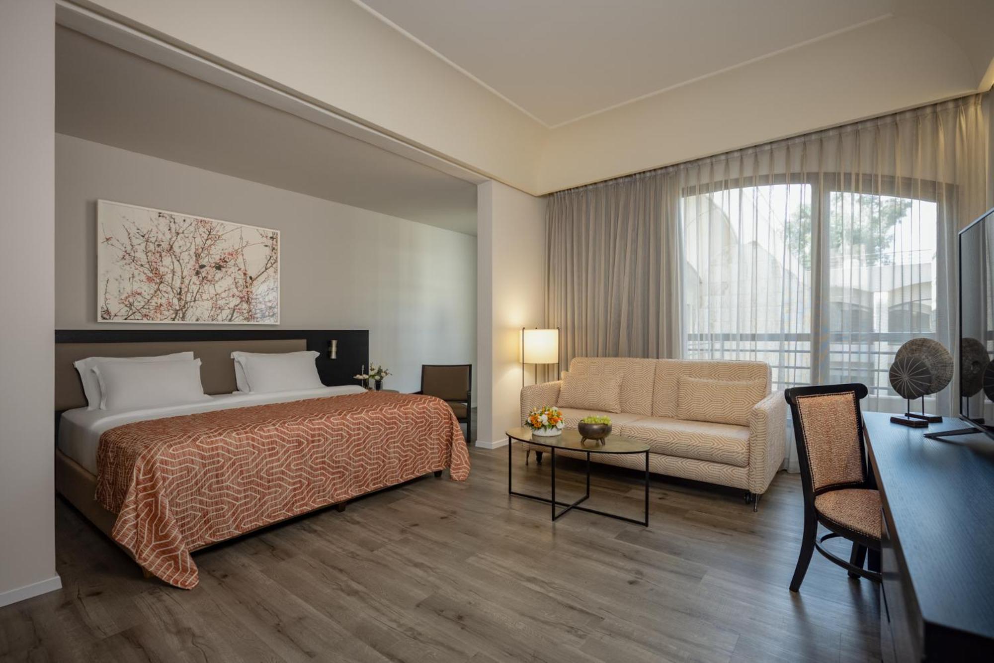 Deluxe Family Room (2 Adults + 2 Children) - Photo 2