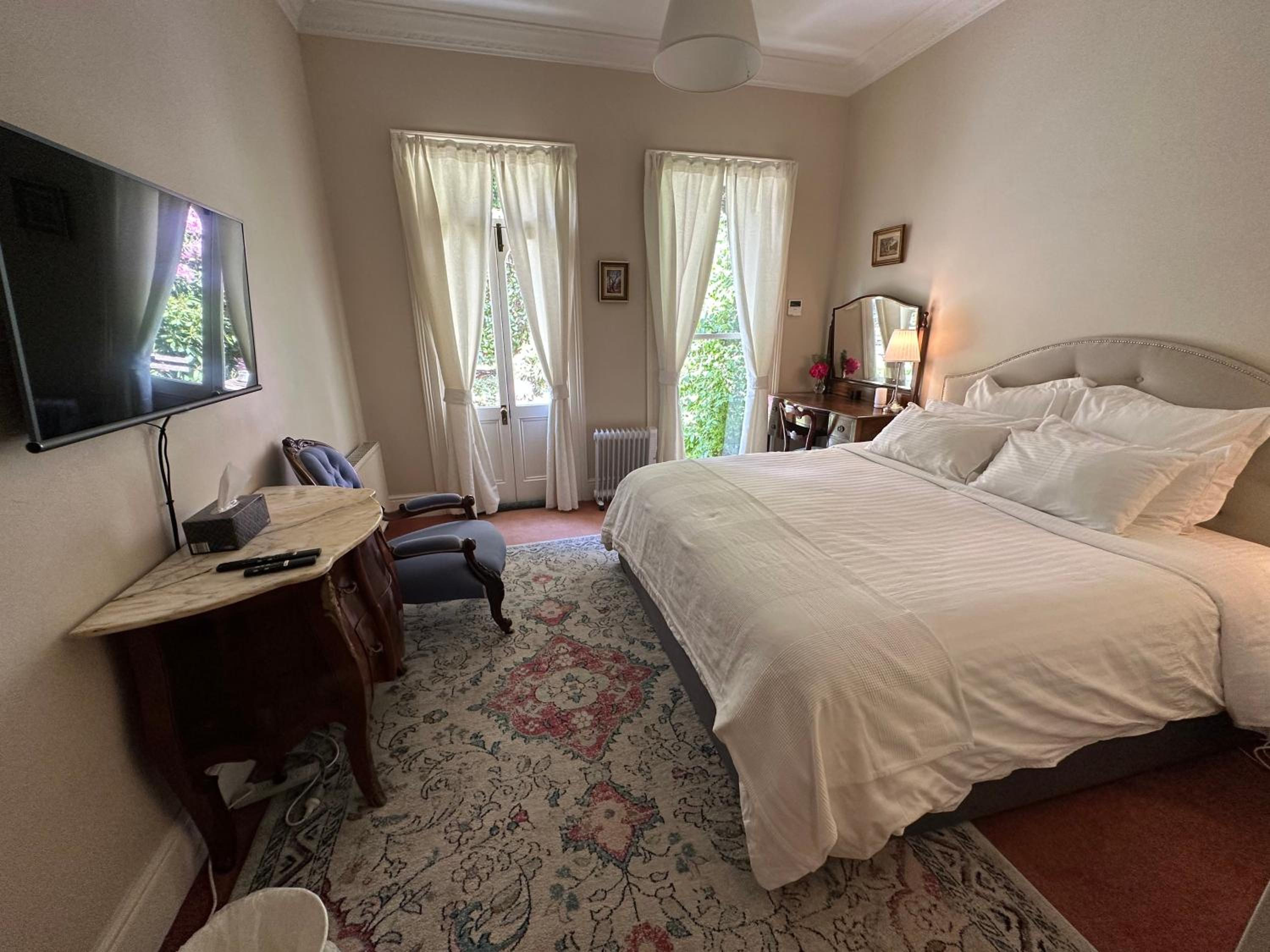 Deluxe King Room photo 1