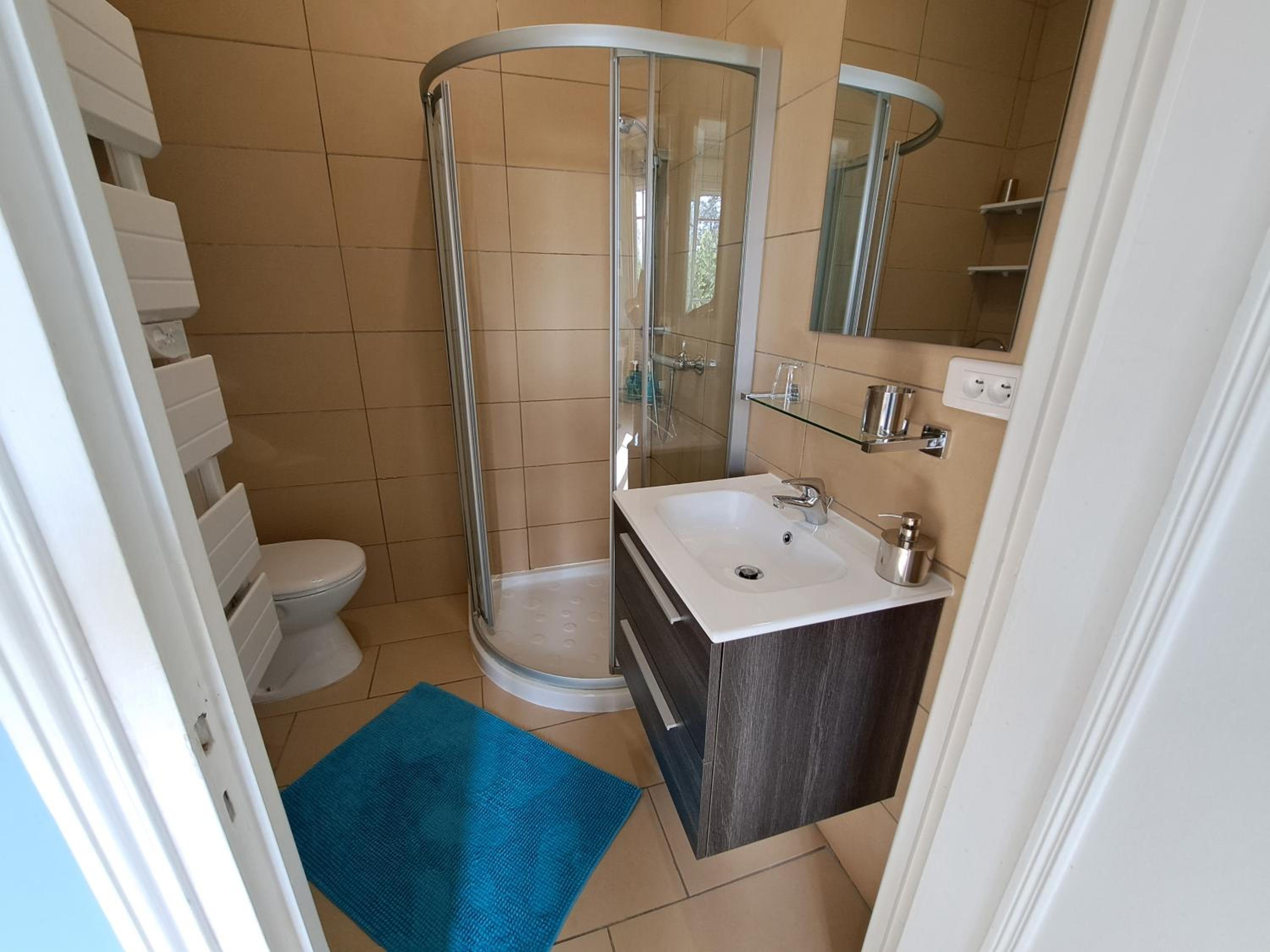 Double Room with Private Bathroom photo 1