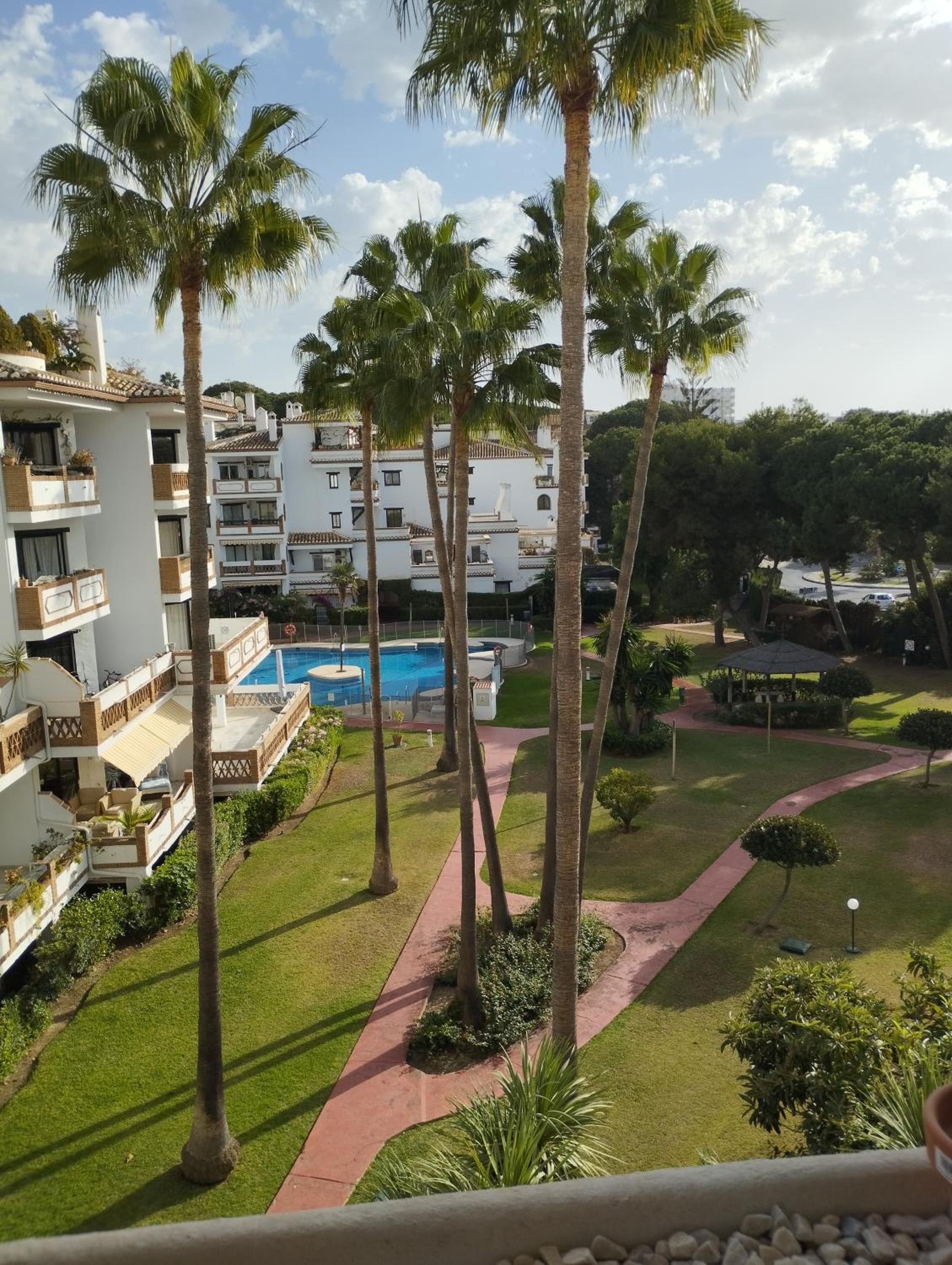 Deluxe Two-Bedroom Apartment With Garden View photo 2
