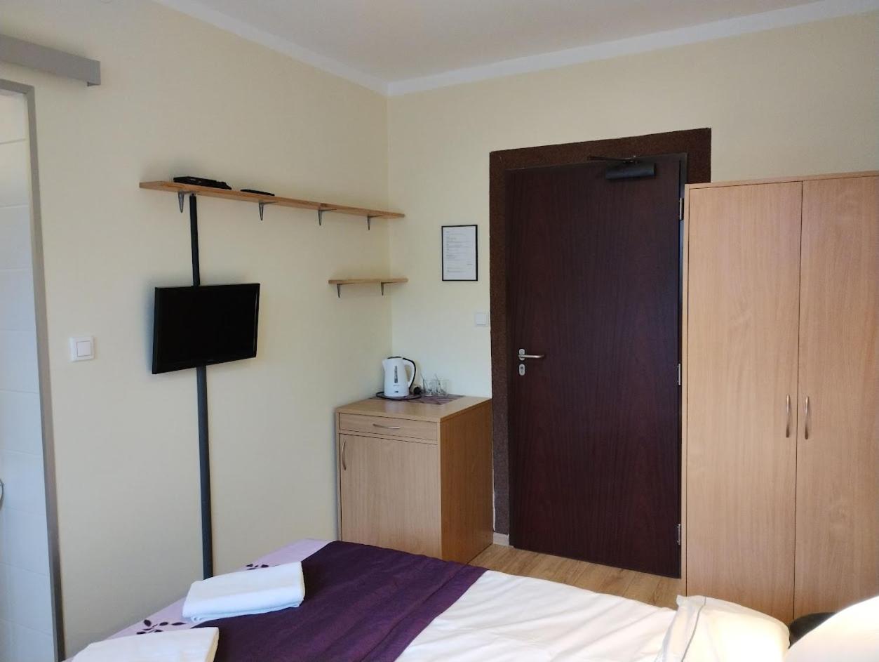 Double Room with Balcony - Photo 7