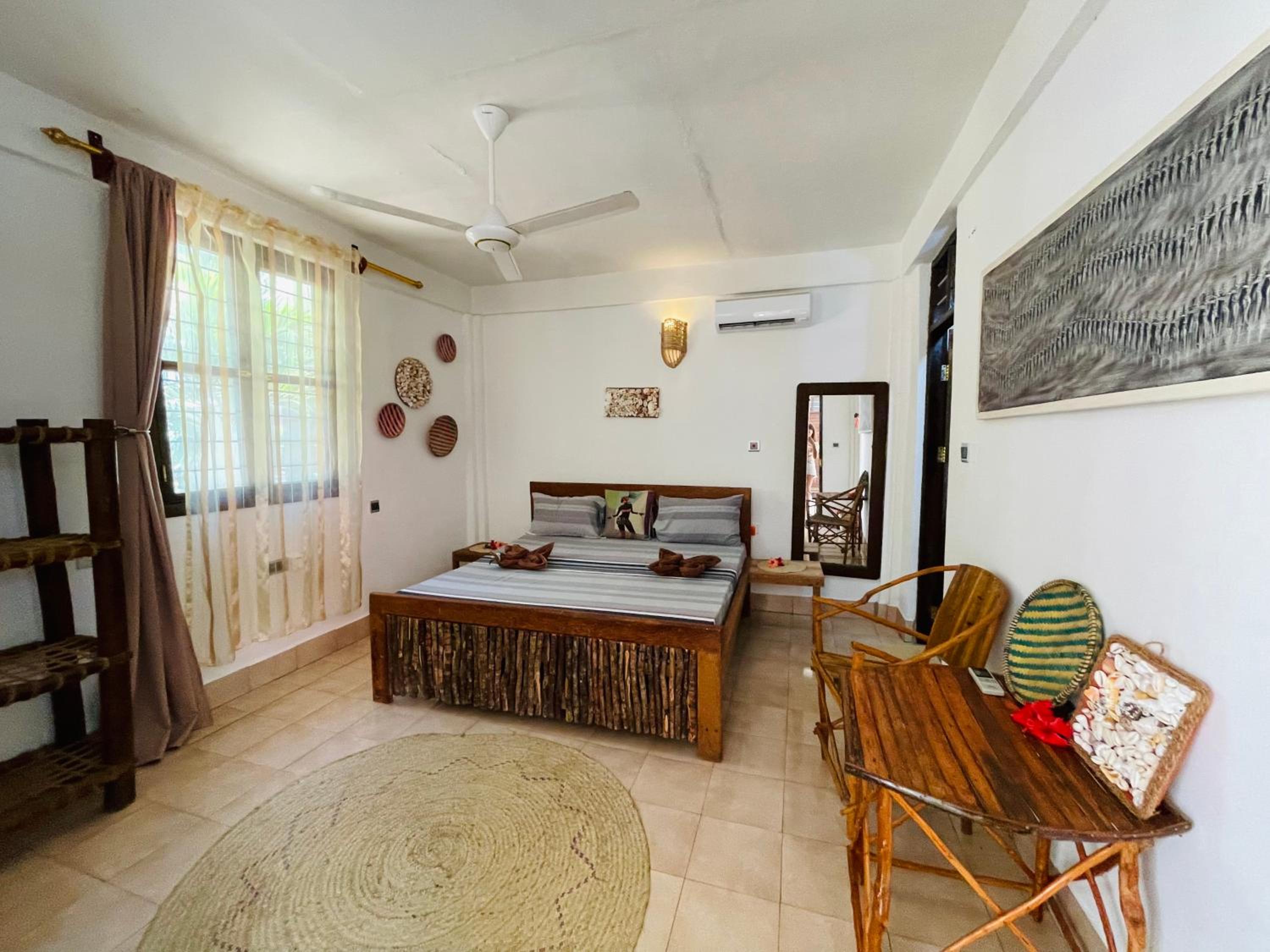 Standard King Room - Photo 16