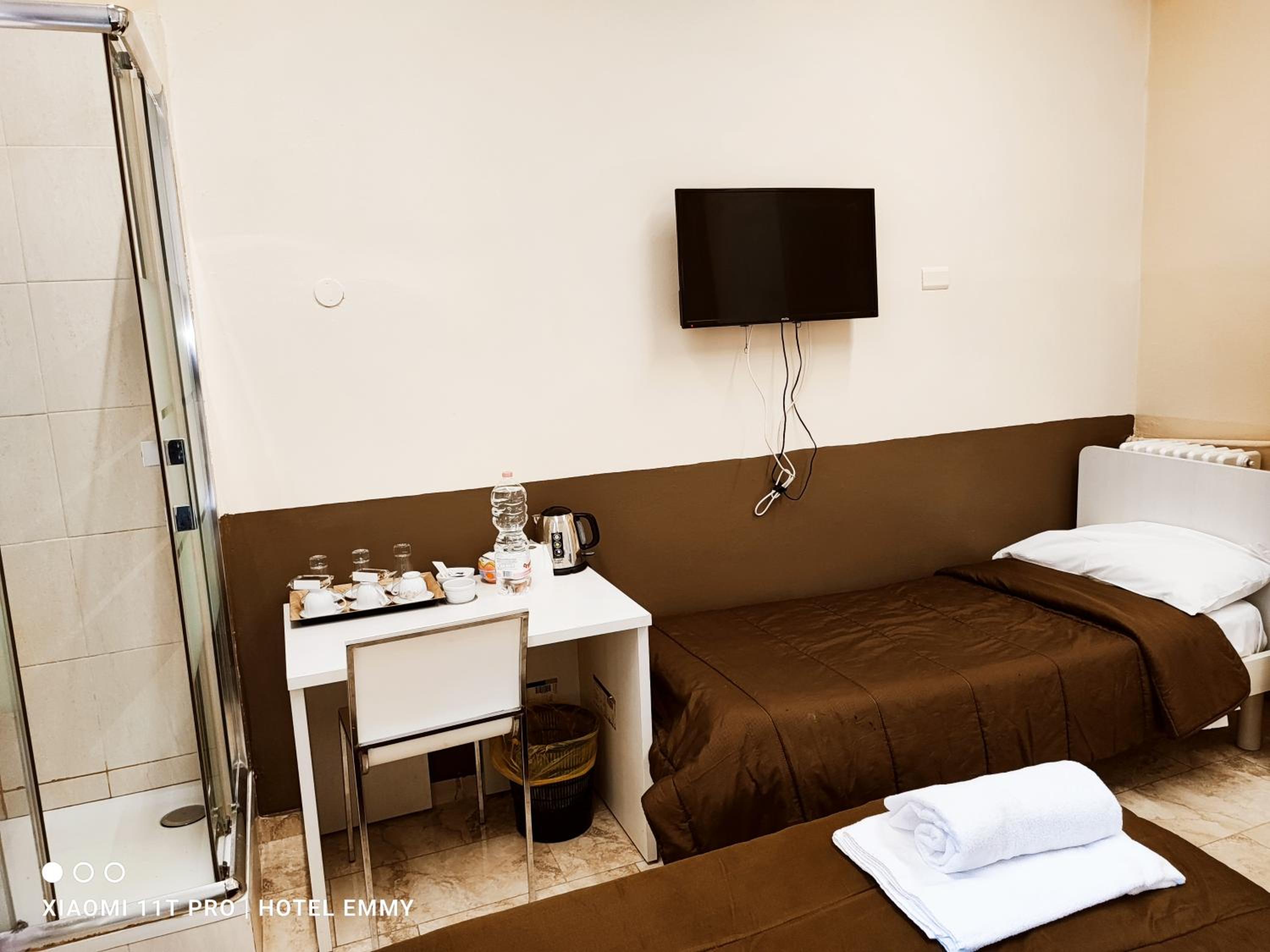 Economy Triple Room with Shared Bathroom