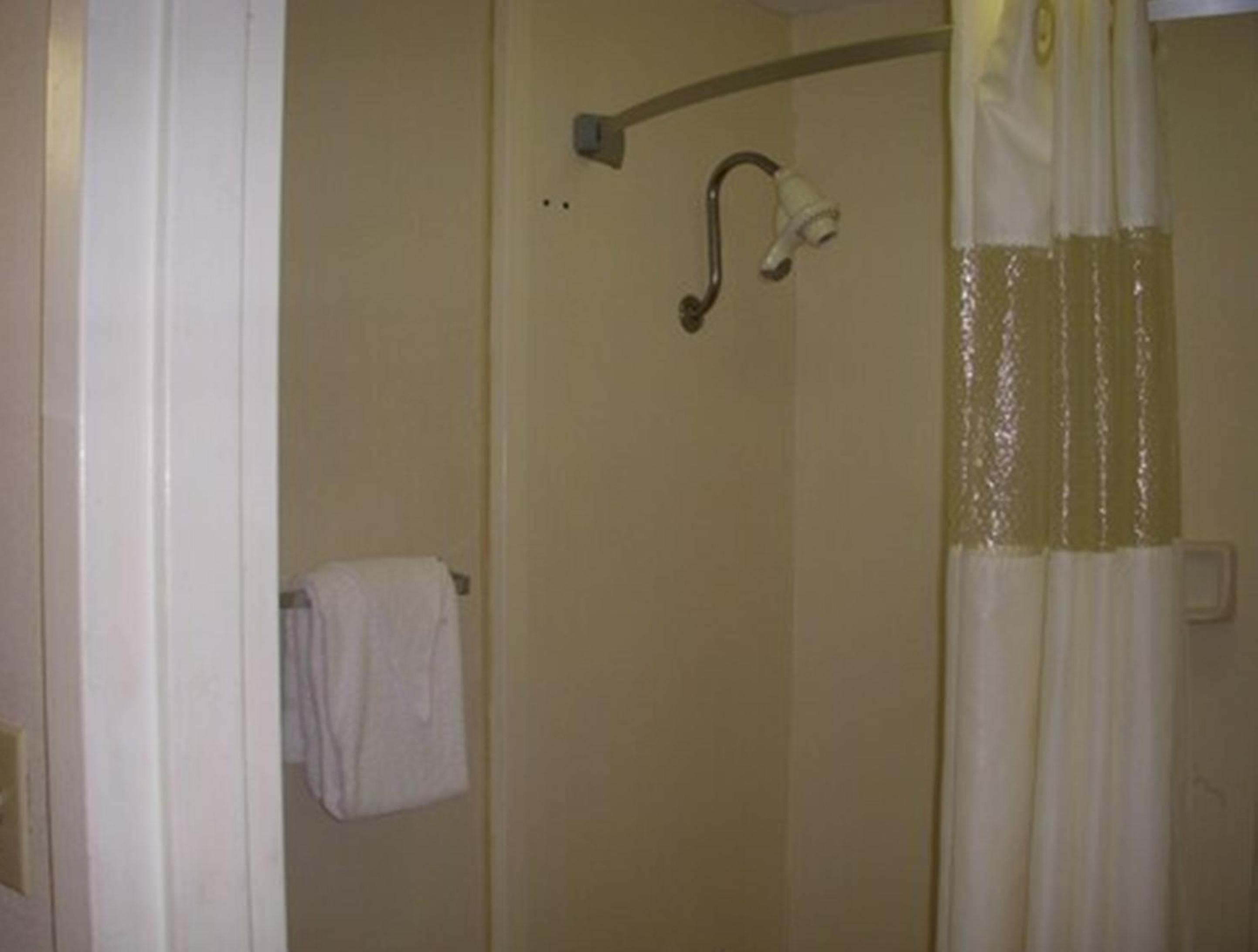 Double Room - Non-Smoking  - Photo 16
