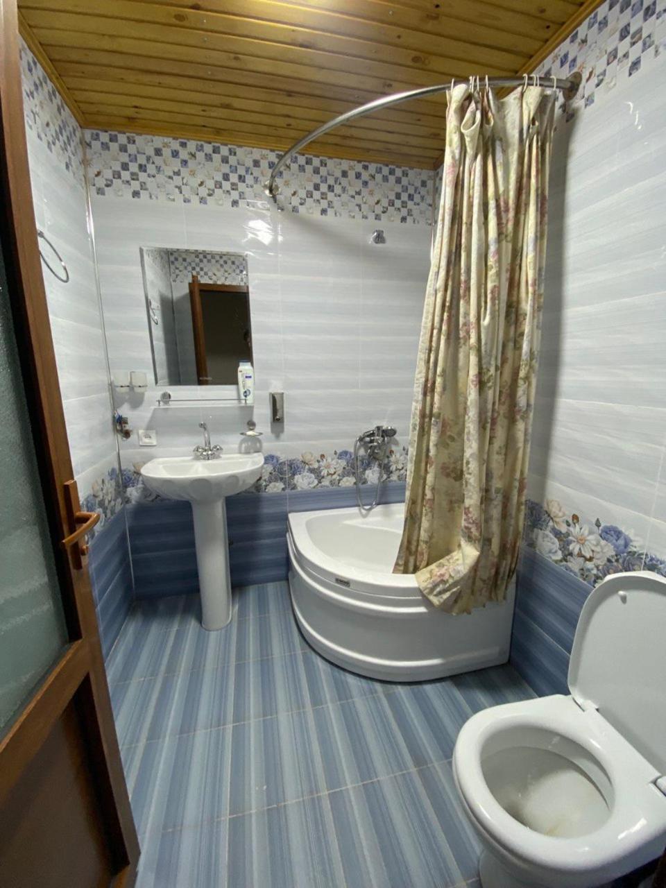 Single Room with Bathroom photo 2