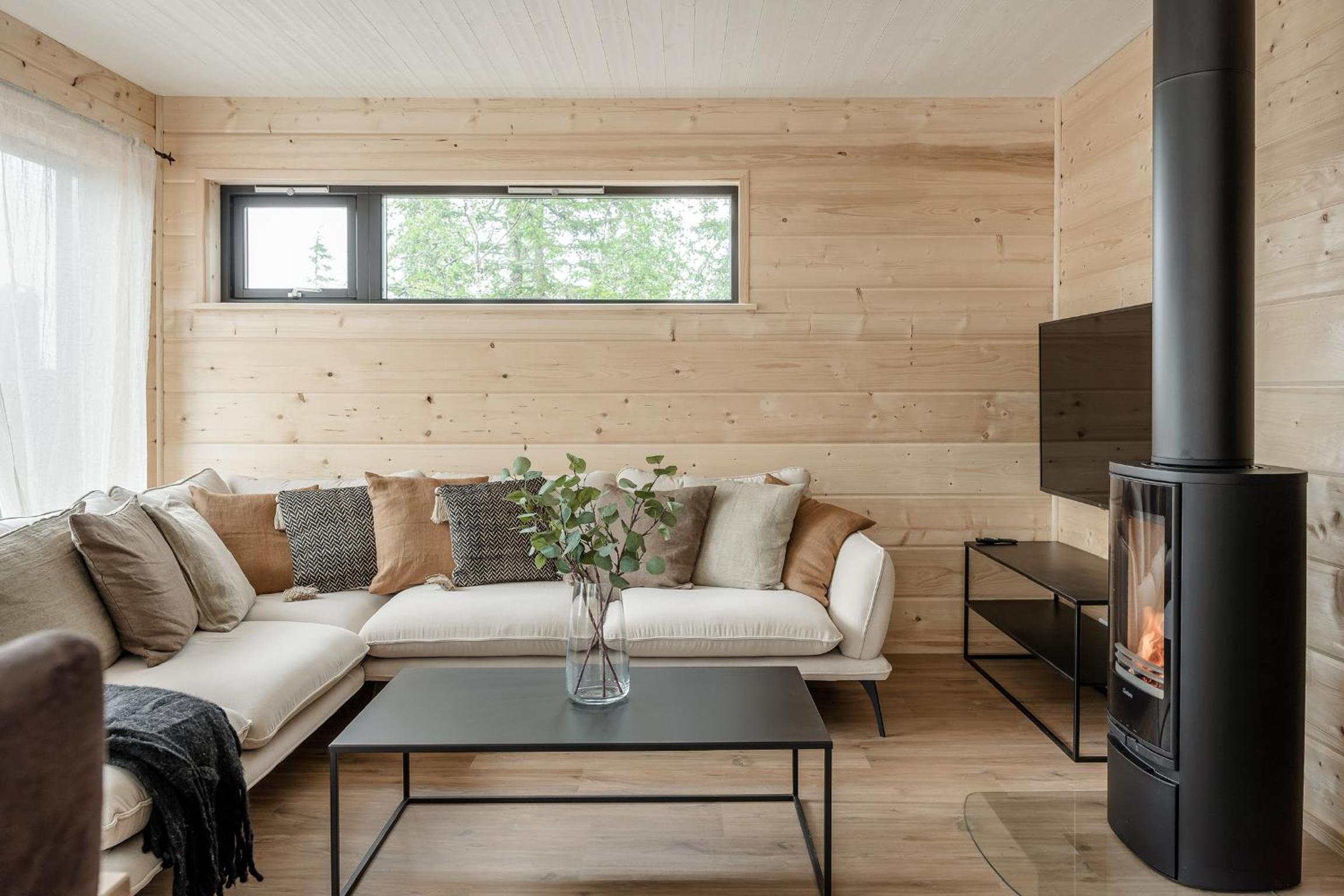 Five-Bedroom House photo 1