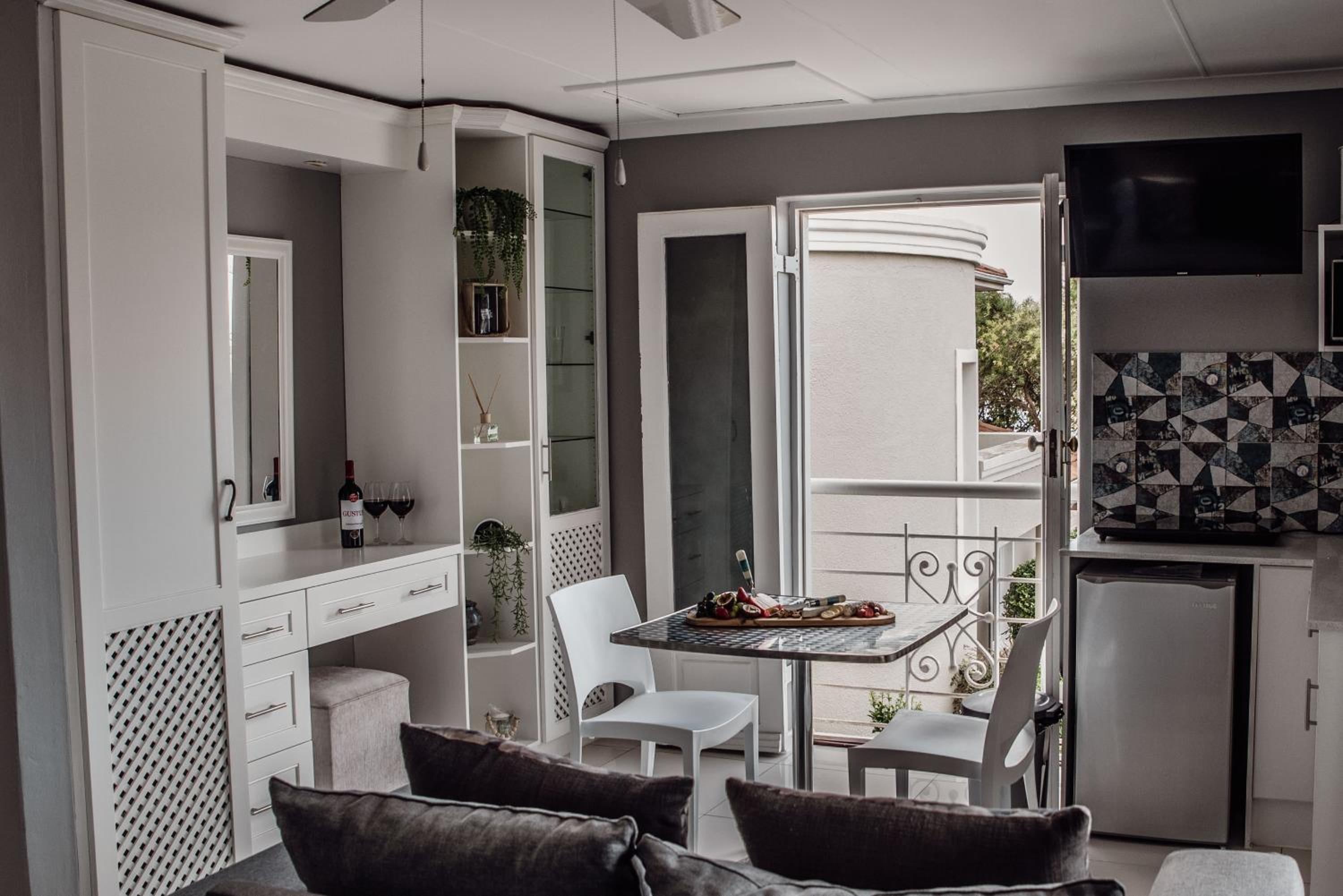 King Studio - Photo 1